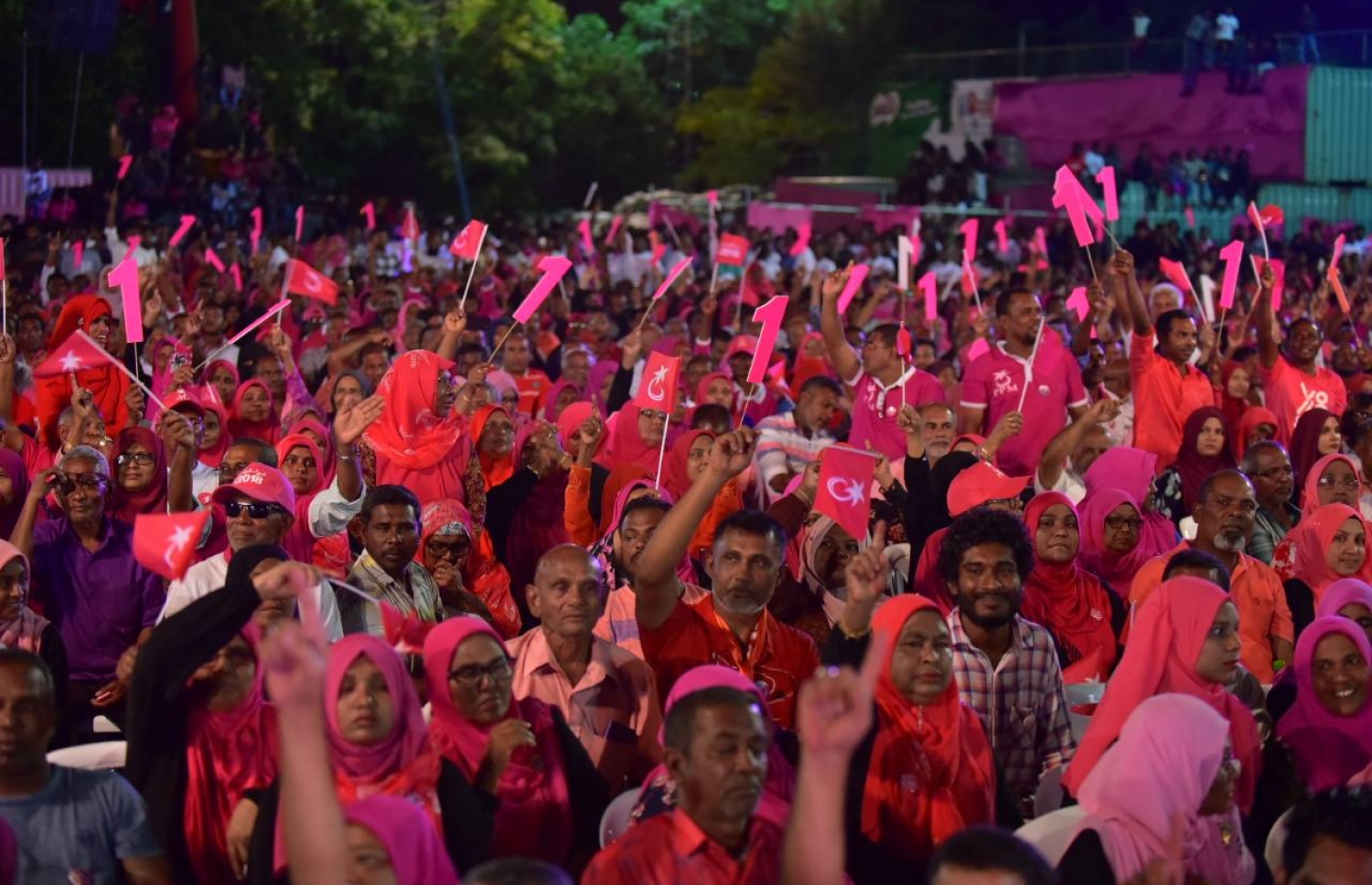 ޕީޕީއެމުން އެތައް ސަތޭކަ ބަޔަކާއެކު މިރޭ ބޭއްވި ޖަލްސާ-- ފޮޓޯ: އަހުމަދު ނިޝާތު/މިހާރު