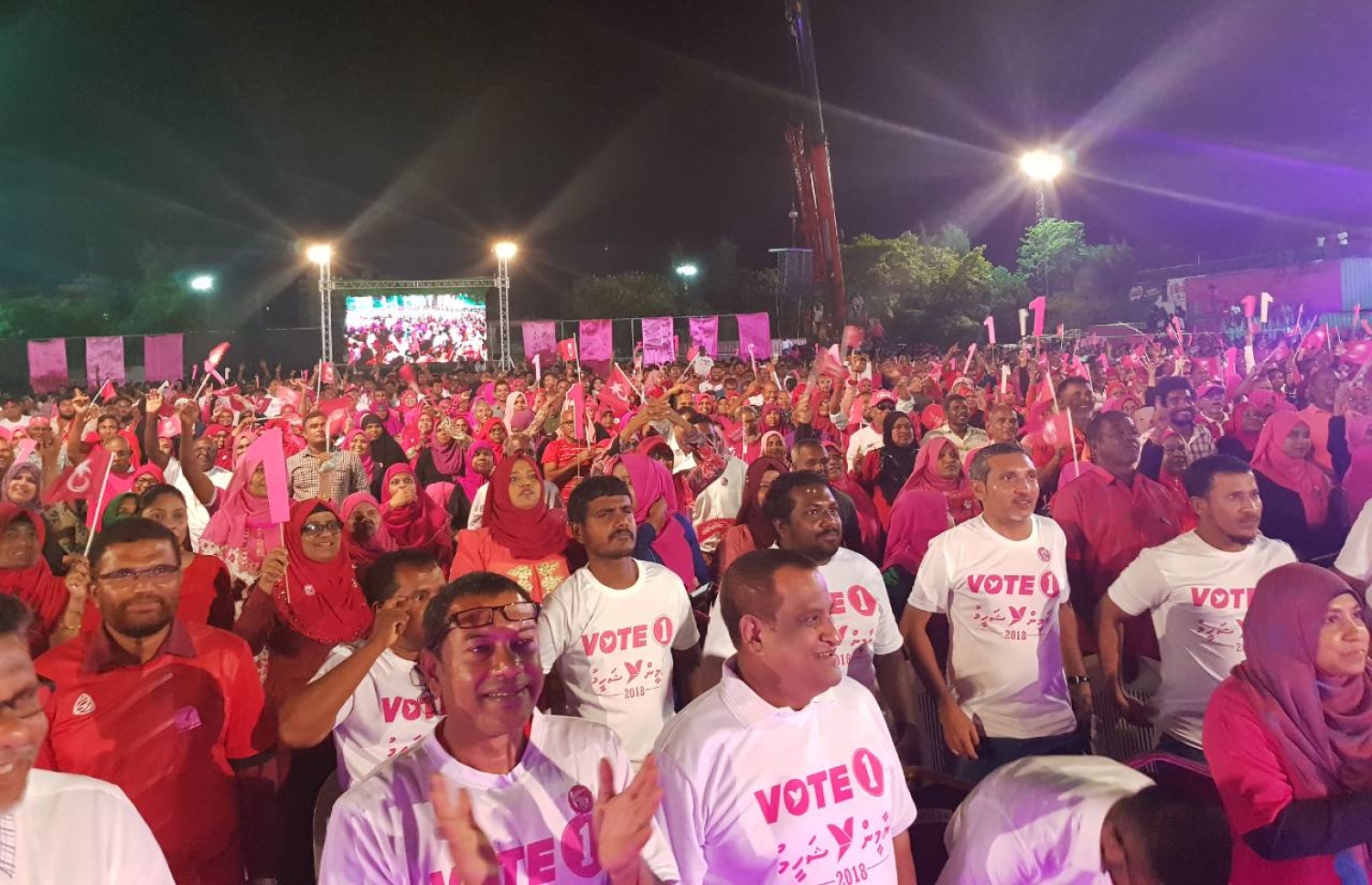 ޕީޕީއެމުން އެތައް ހާސް ބަޔަކާ އެކު މިރޭ ބޭއްވި ޖަލްސާގެ ތެރެއިން-- ފޮޓޯ: އަހުމަދު ނަޝާތު/މިހާރު