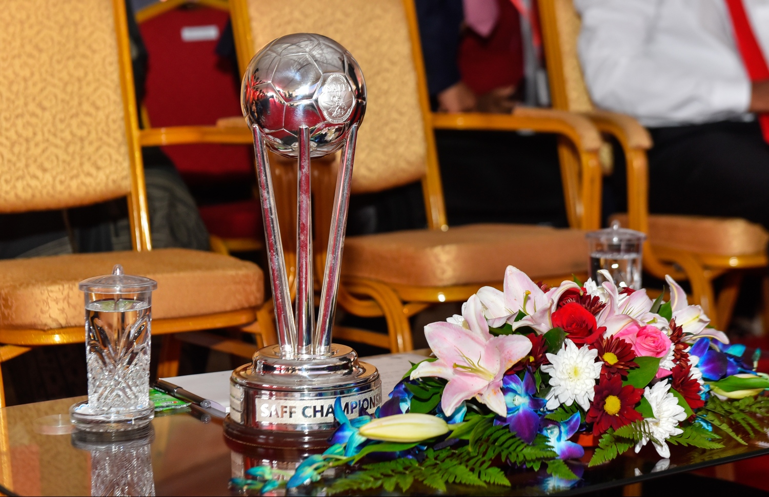 ވެލާނާ އިންޓަނޭޝަނަލް އެއާޕޯޓް: ސެޕްޓެމްބަރު 18، 2018- ވެލާނާ އިންޓަނޭޝަނަލް އެއާޕޯޓުގެ އާ ރަންވޭ ރަސްމީކޮށް ހުޅުވުމުގެ ރަސްމިއްޔާތުގެ ތެރެއިން: ދިވެހި ގައުމީ ޓީމުން ހޯދި ސަރަހައްދީ ތަށި.---ފޮޓޯ: ހުސައިން ވަހީދުމިހާރު