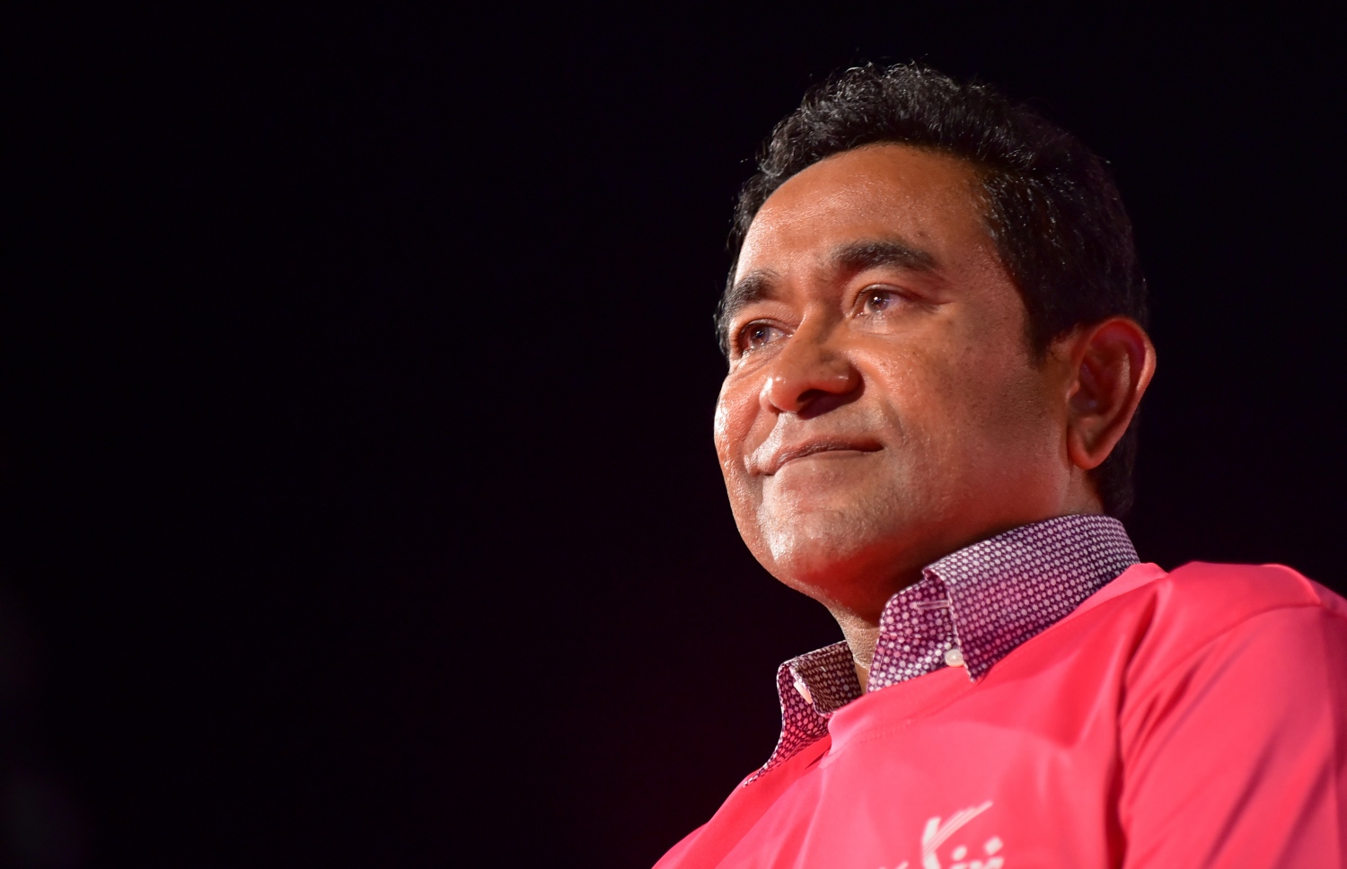 މާލެ: ސެޕްޓެމްބަރު 18، 2018- އަންނަ އާދިއްތަ ދުވަހު ބާއްވާ ރިޔާސީ އިންތިޚާބުގައި ޕީޕީއެމުން ވާދަކުރައްވާ ކެންޑިޑޭޓު ރައީސް އަބްދުﷲ ޔާމީނަށް ތާއީދު އޮތް ކަން ހާމަކުރުމަށް އެ ޕާޓީން އިންތިޒާމު ކޮށްގެން ބޭއްވި ބިޔަ ޖަލްސާގައި އެމަނިކުފާނު ބައިވެރިވެވަޑައިގަންނަވަނީ.---ފޮޓޯ: އަހުމަދު ނިޝާތު/މިހާރު