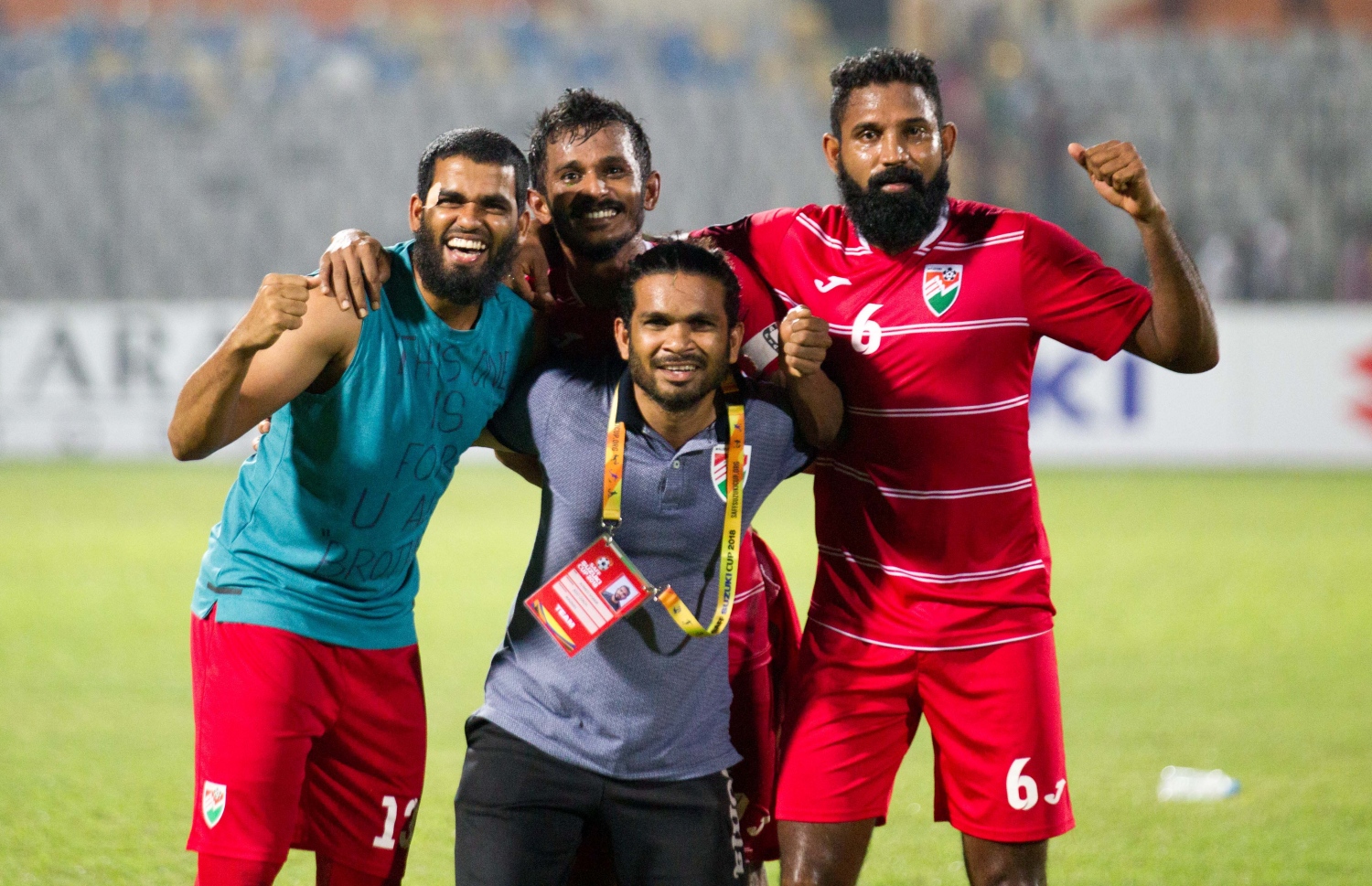 ގައުމީ ޓީމުގެ ބައެއް ސީނިއާ ކުޅުންތެރިންނާ އެކު ޝާކިއްޓެ (މ). -- ފޮޓޯ: އިމޭޖަސް،އެމްވީ