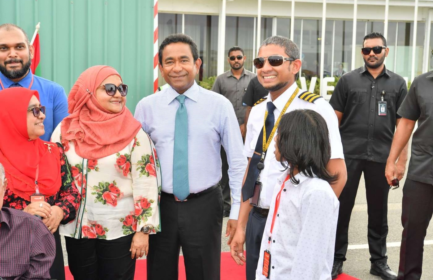 ރައީސް ޔާމީންގެ ދެކަނބަލުންނާ އެކު އަހުސަން މަޑުކޮށްލައްވައިގެން