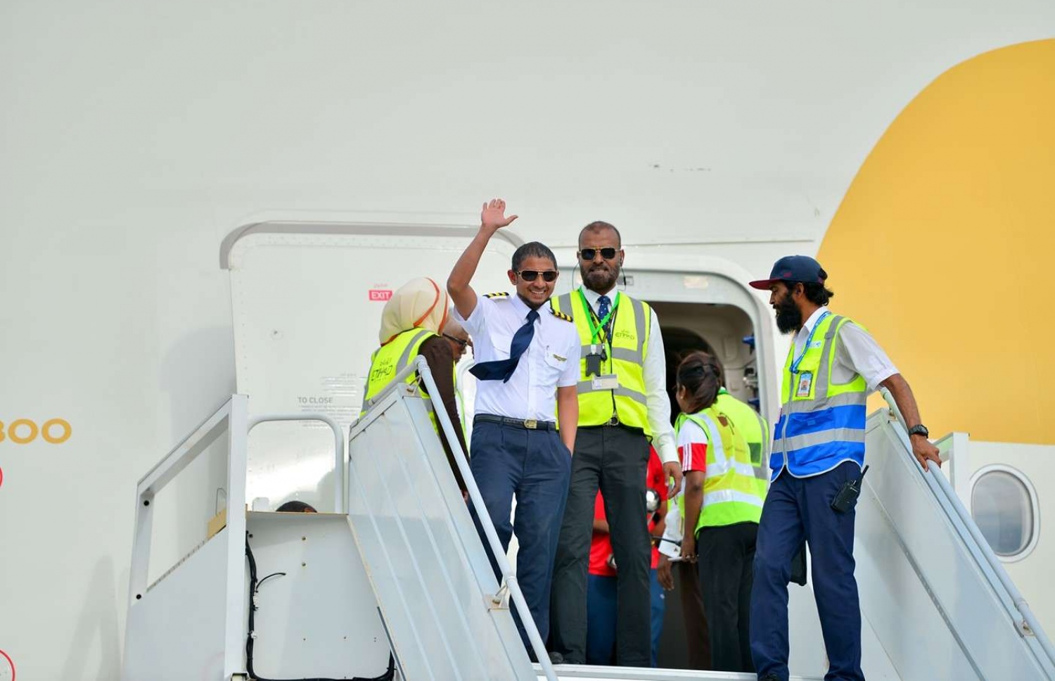 ބޯޓު ޖެއްސުމަށް ފަހު އަހުސަން އާއްމުންނާ ސަލާމް ކުރައްވަނީ