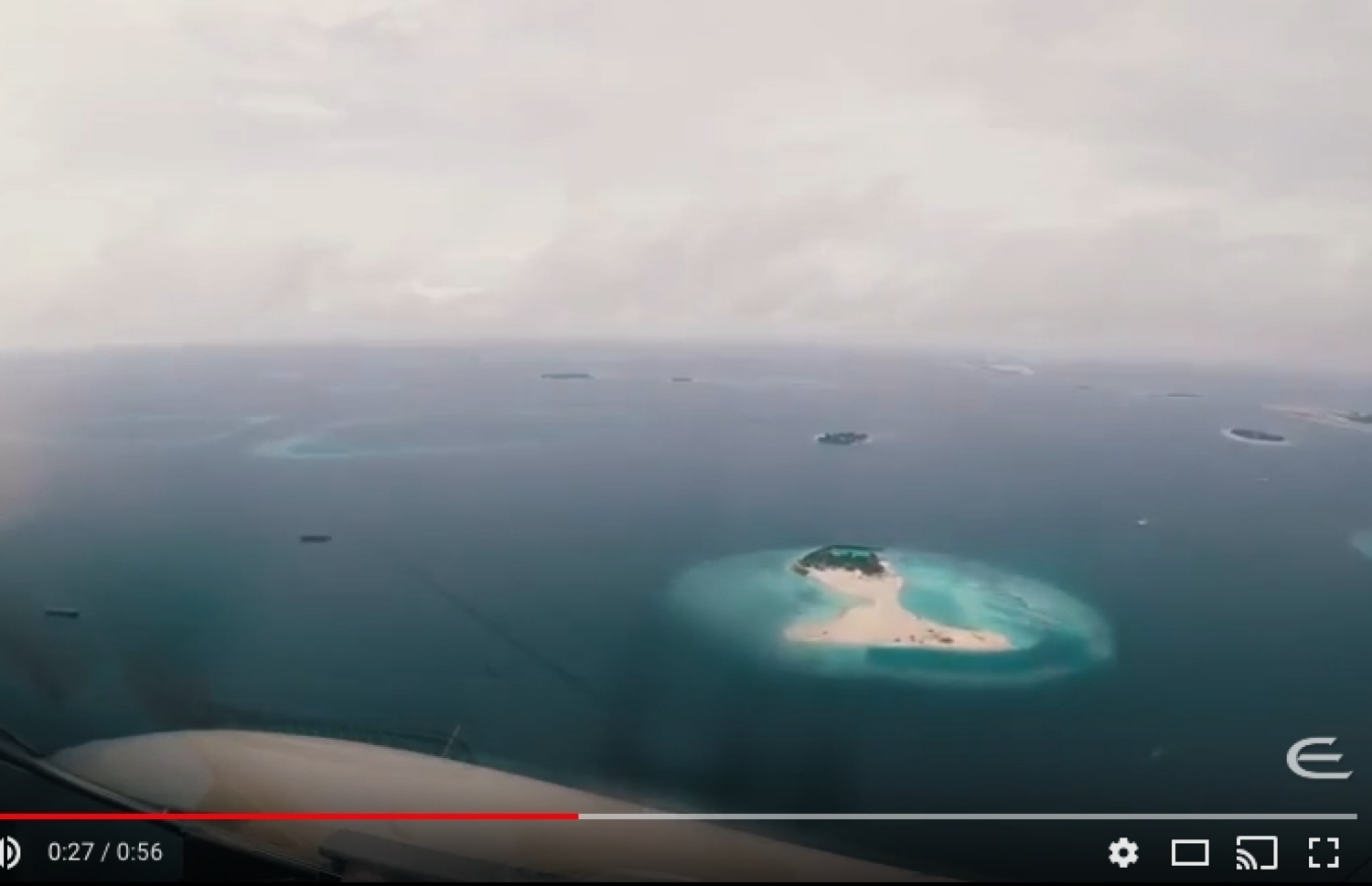 އޭ380 ތިރިކުރަމުންދިޔަ އިރު ކޮކްޕިޓް ތެރެއިން ނަގާފައިވާ މަންޒަރެއް