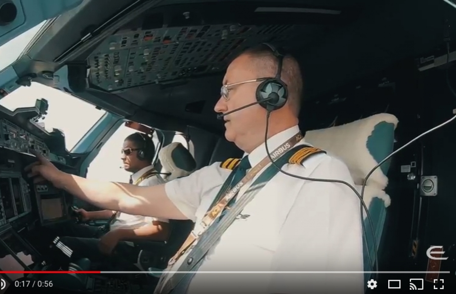 ރާއްޖޭގައި ޖެއްސި ފުރަތަމަ އޭ380 ދުއްވަން އަހުސަން އާއި ކެޕްޓަން ކޮކްޕިޓްގައި