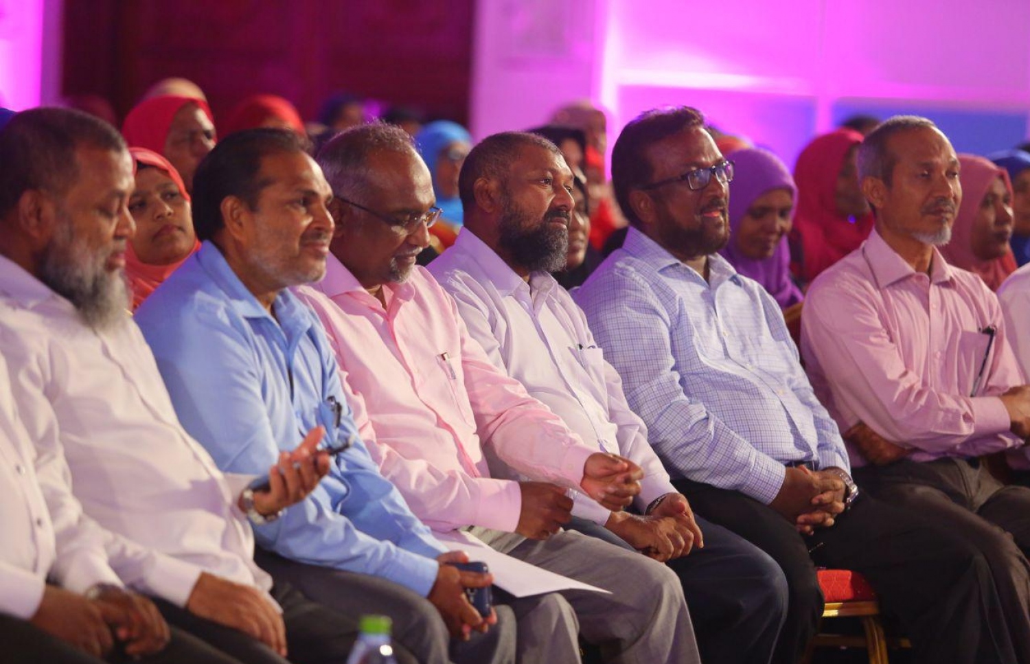 މިރޭ ބޭއްވި ބައްދަލުވުމުގައި، ސަރުކާރަށް ތާއީދު ކުރައްވާ ބައެއް އިލްމުވެރިން ބައިވެރިވެ ވަޑައިގަންނަވަނީ
