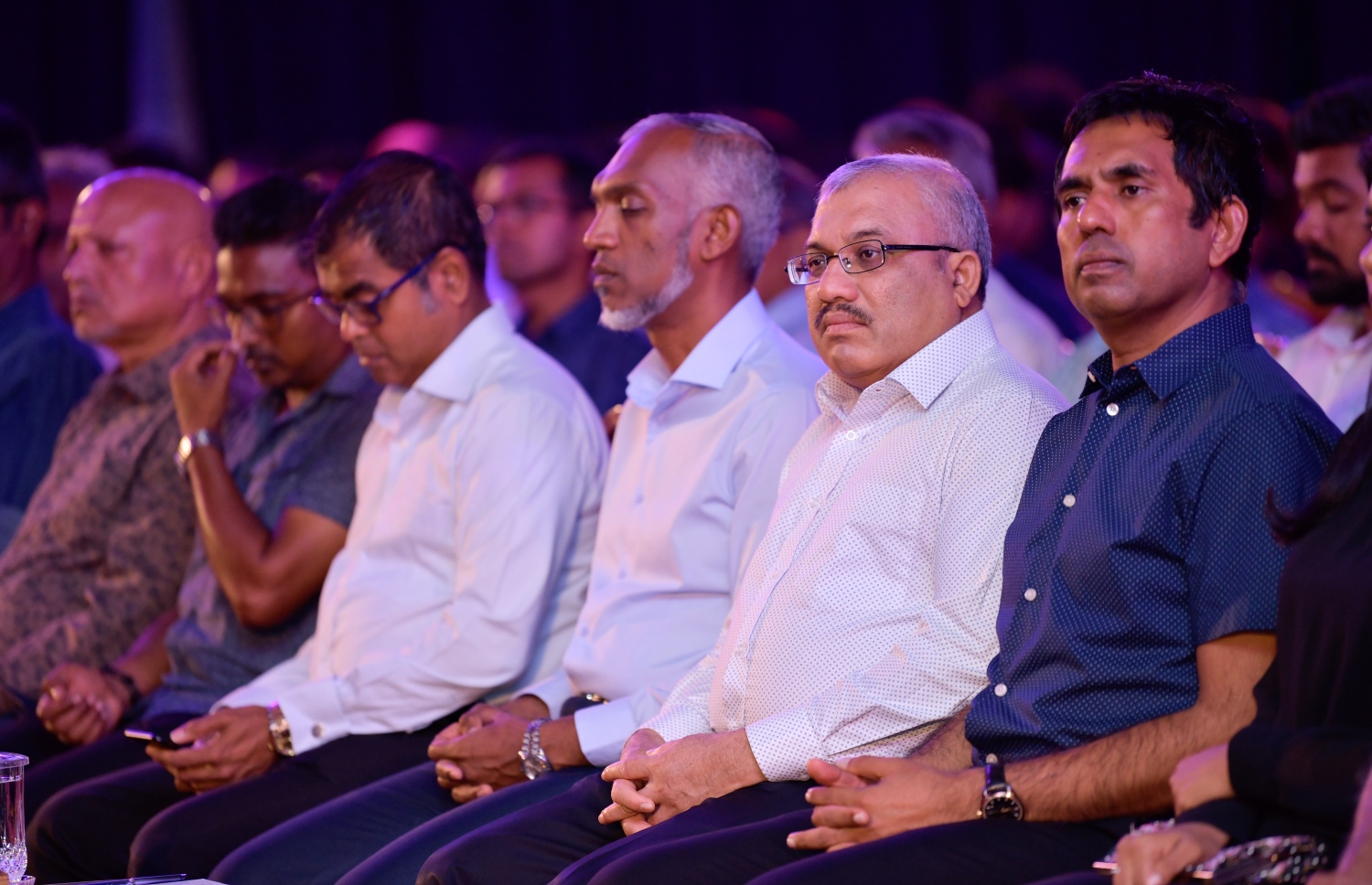 ސެޕްޓެމްބަރު 20، 2018- "ހިޔާ އެކޮމްޕްލިޝްޑް" އިފްތިތާހުކުރުމުގެ ގޮތުން ހައުސިން މިނިސްޓްރީން ދަރުބާރުގޭގައި ބޭއްވި ޖަލްސާގައި ދައުލަތުގެ ބައެއް މިނިސްޓަރުން ބައިވެރިވެވަޑައިގަންނަވަނީ.---ފޮޓޯ: ހުސައިން ވަހީދު/މިހާރު