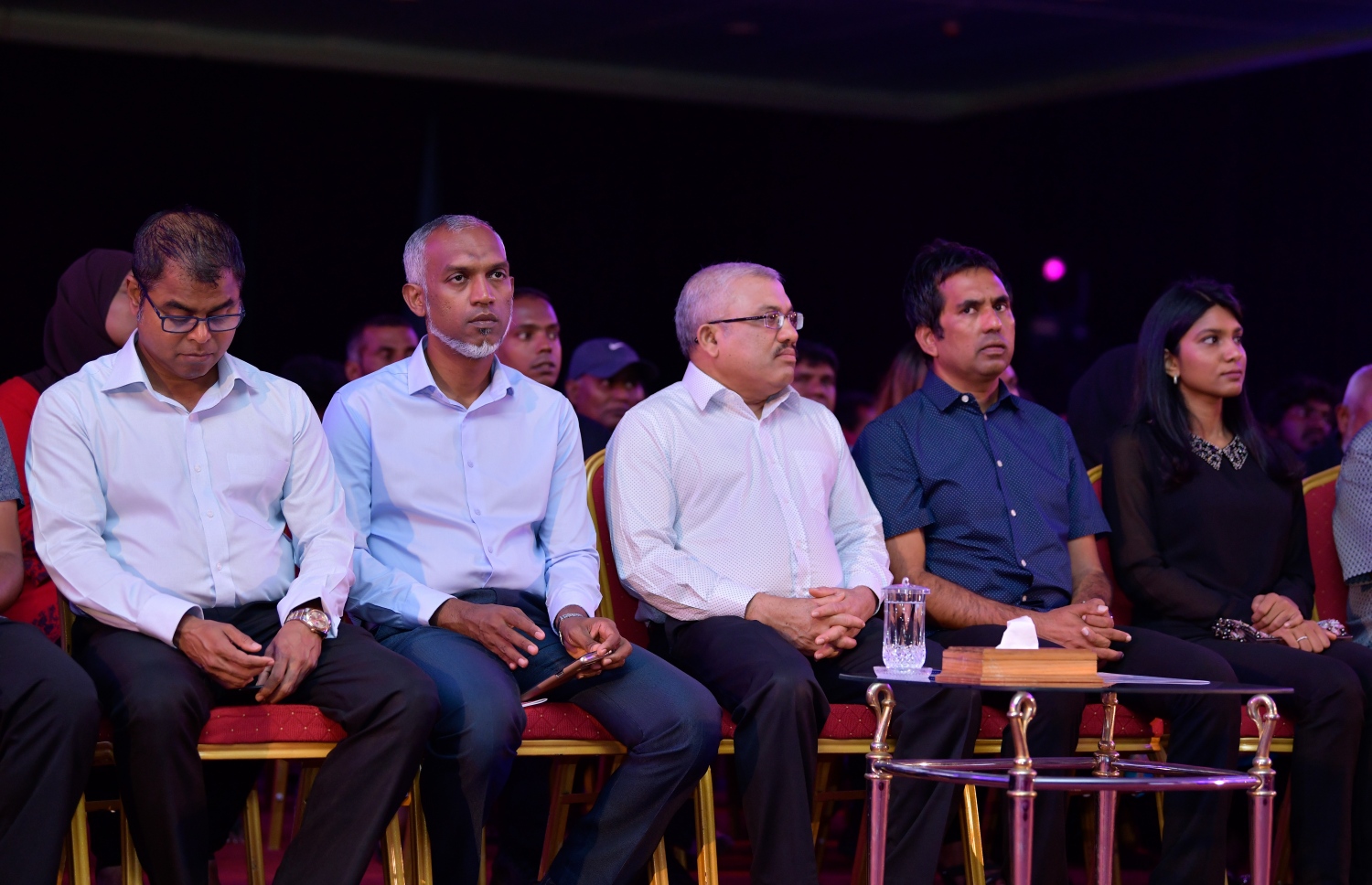 ސެޕްޓެމްބަރު 20، 2018- "ހިޔާ އެކޮމްޕްލިޝްޑް" އިފްތިތާހުކުރުމުގެ ގޮތުން ހައުސިން މިނިސްޓްރީން ދަރުބާރުގޭގައި ބޭއްވި ޖަލްސާގައި ދައުލަތުގެ ބައެއް މިނިސްޓަރުން ބައިވެރިވެވަޑައިގަންނަވަނީ.---ފޮޓޯ: ހުސައިން ވަހީދު/މިހާރު