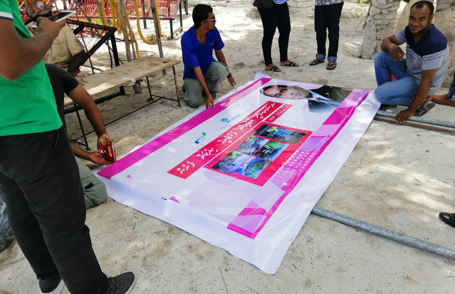 ރައީސް ޔާމީނަށް މަރުހަބާ ދެންނެވުމަށް ތައްޔާރު ވަނީ-- ފޮޓޯ: ހުސައިން އަލީ