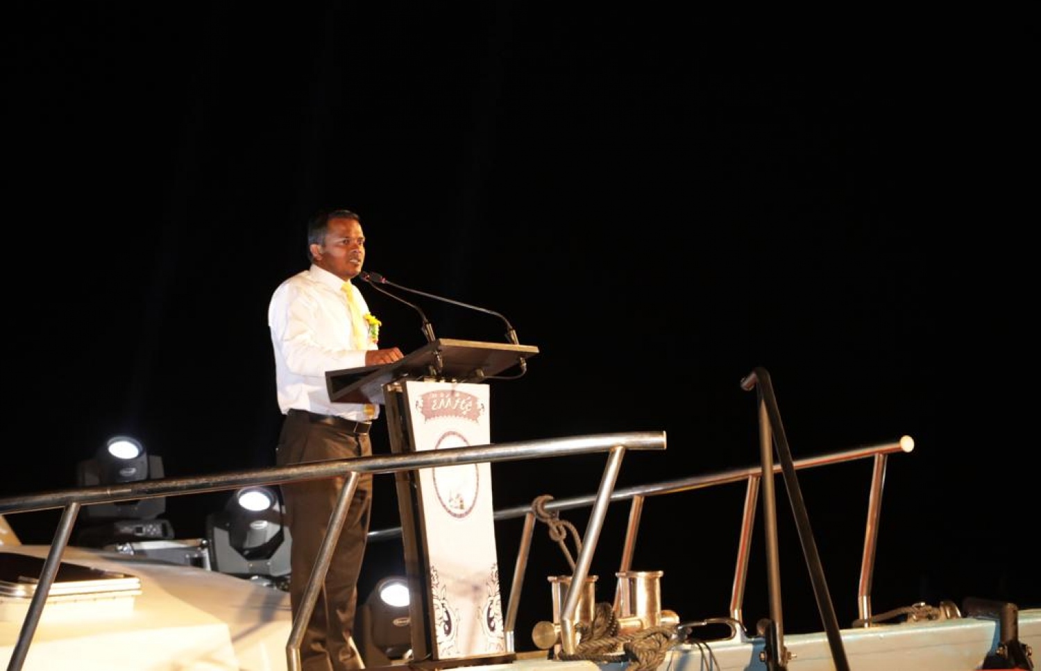 އިދިކޮޅު ޕާޓީތަކުގެ ކެމްޕޭން ނިންމަން ބޭއްވި ޖަލްސާގައި އަލީ ނިޒާރު ވާހަކަ ދައްކަވަނީ.