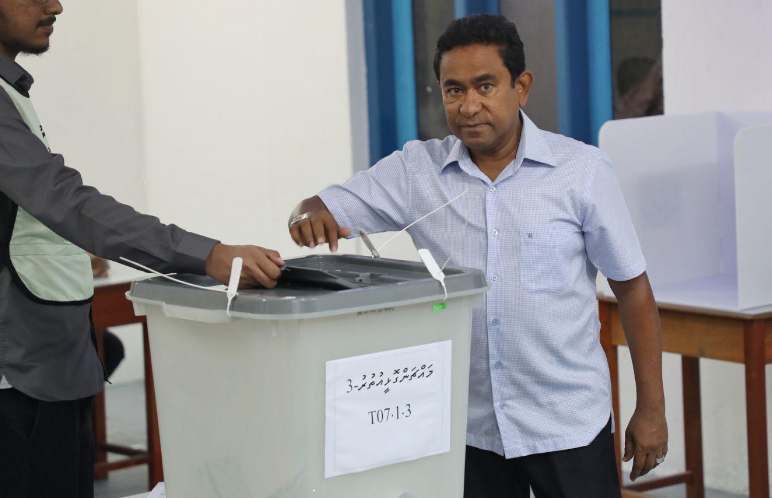 މާލެ: ސެޕްޓެމްބަރު 23، 2018: ޕީޕީއެމްގެ ރިޔާސީ ކެންޑިޑޭޓް އަބްދުﷲ ޔާމީން ވޯޓުލައްވަނީ.-- ފޮޓޯ: ހުސެން ވަހީދު /މިހާރު