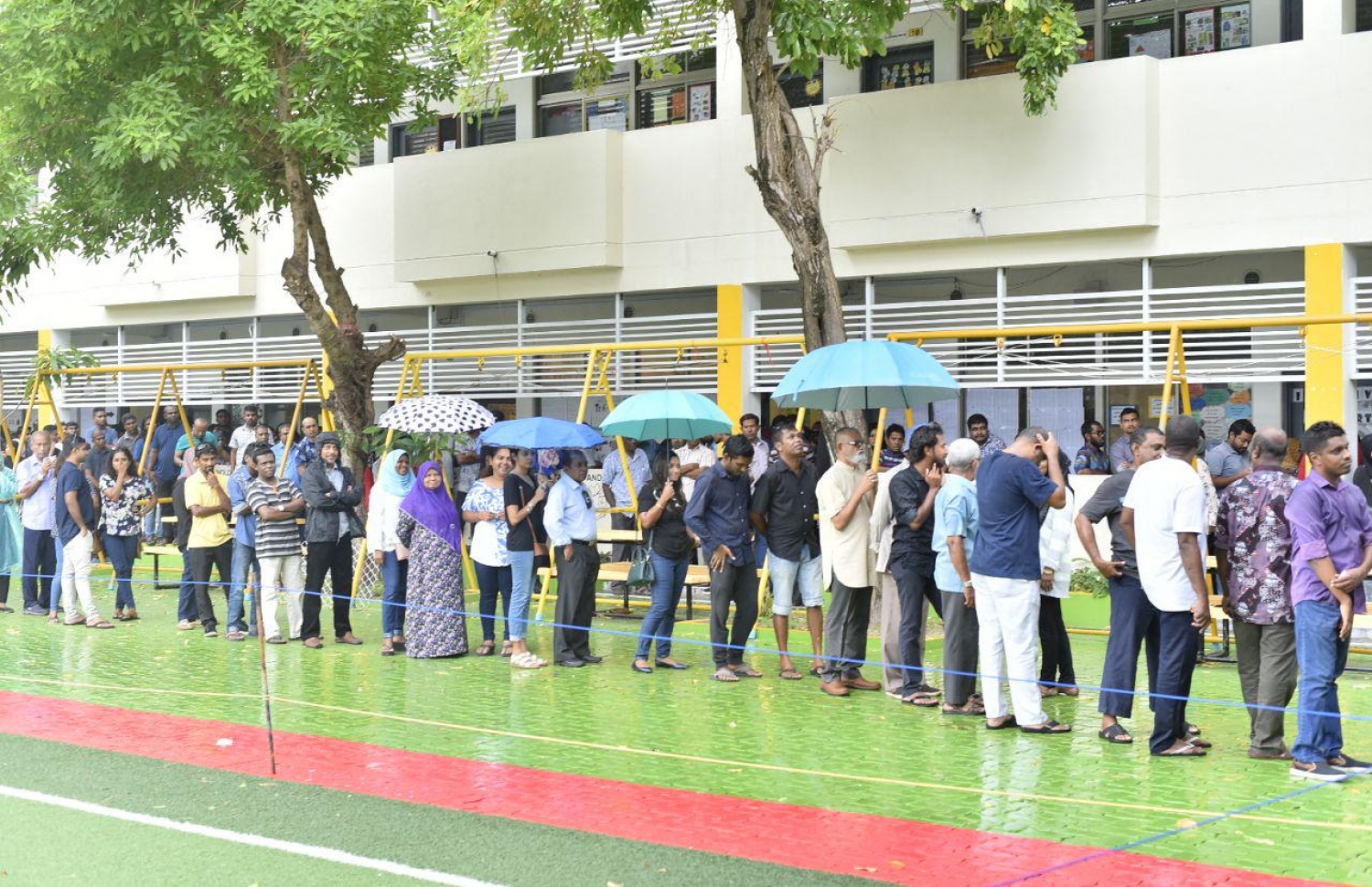 މާލެ: ސެޕްޓެމްބަރު 23، 2018: ތާޖުއްދީން ސްކޫލުގައި ބަަޔަކު ވޯޓުލުމަށް ކިޔޫ ހަދާފައި.-- ފޮޓޯ: ހުސެން ވަހީދު /މިހާރު