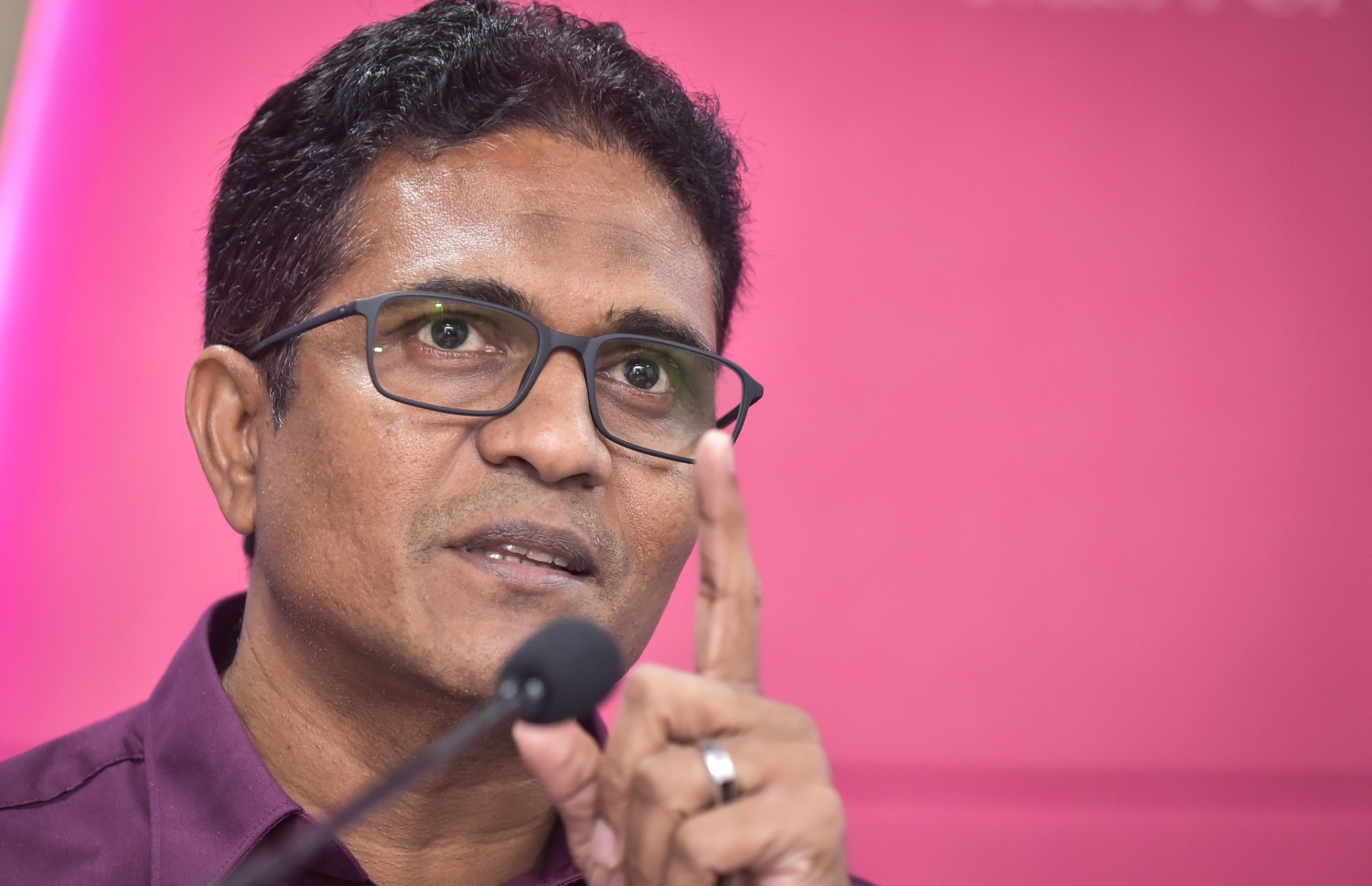 ނޫސްވެރިންގެ ބައްދަލުވުމެއްގައި ނިހާން ވާހަކަ ދައްކަވަނީ. --- ފޮޓޯ: ހުސެއިން ވަހީދު/ މިހާރު