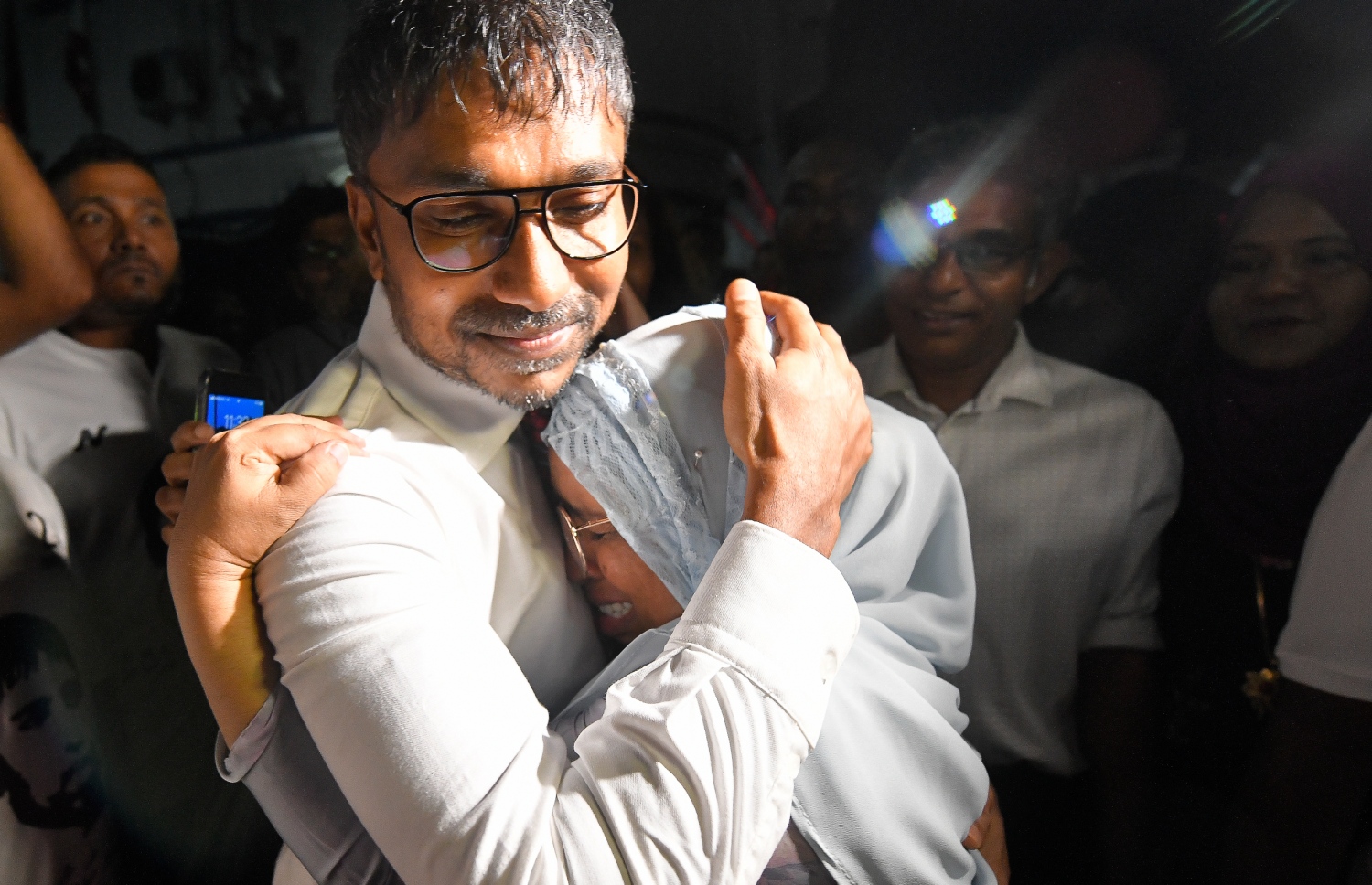 ސިޔާސީ އިދިކޮޅު ބޭފުޅުން މިނިވަންކުރުން