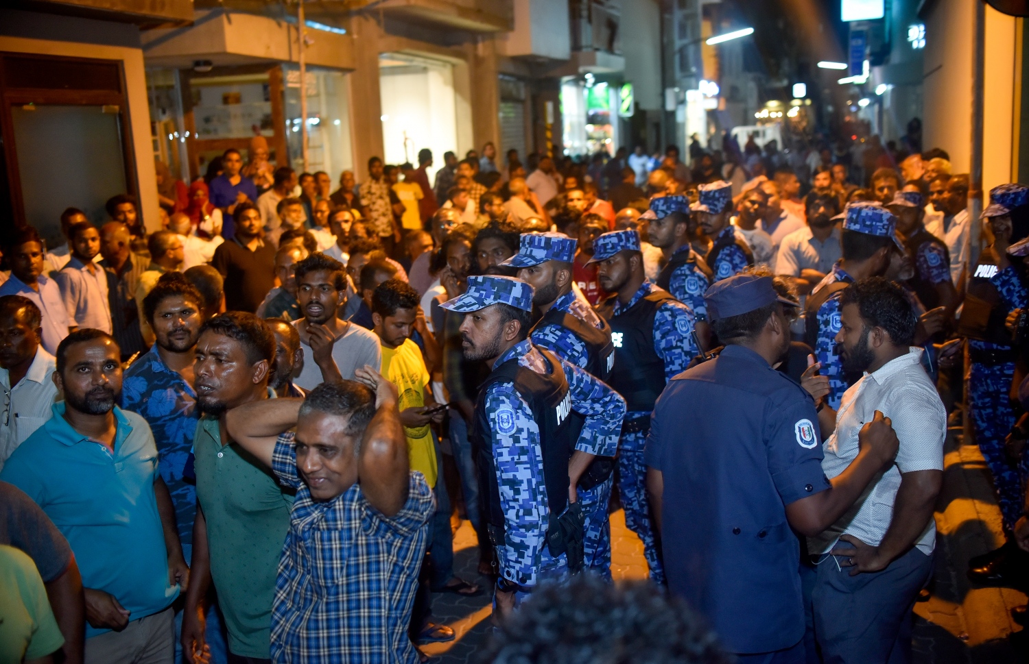 ޔާމީންގެ ވެރިކަމުގައި އިދިކޮޅު ސިޔާސީ ޕާޓީތަކުން ކުރި މުޒާހަރާއަކަށް ފުލުހުން ހުރަސް އަޅާފައި--. މިހާރު ފައިލް ފޮޓޯ