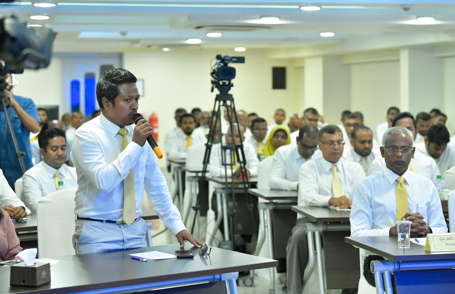 މާލެ: ސެޕްޓެމްބަރު 25، 2018: ޗަމްޕާގައި ބޭއްވި އެމްޑީޕީގެ ގައުމީ މަޖިލީހުގައި އެމްޑީޕީގެ ބައެއް މެމްބަރުން ބައިވެރިވަނީ.-- ފޮޓޯ: ނިޝާން އަލީ /މިހާރު