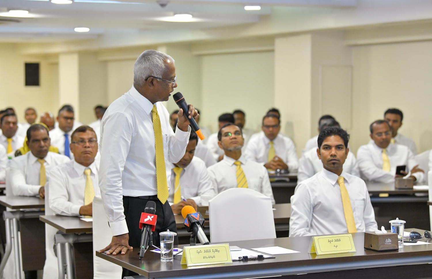 މާލެ: ސެޕްޓެމްބަރު 25، 2018: ޗަމްޕާގައި ބޭއްވި އެމްޑީޕީގެ ގައުމީ މަޖިލީހުގައި ރިޔާސީ އިންތިހާބު ކާމިޔާބުކުރެއްވި ކޯލިޝަންގެ ކެންޑިޑޭޓް އިބްރާހިމް މުހައްމަދު ސޯލިހް (އިބޫ) ވާހަކަ ދައްކަވަނީ.-- ފޮޓޯ: ނިޝާން އަލީ /މިހާރު