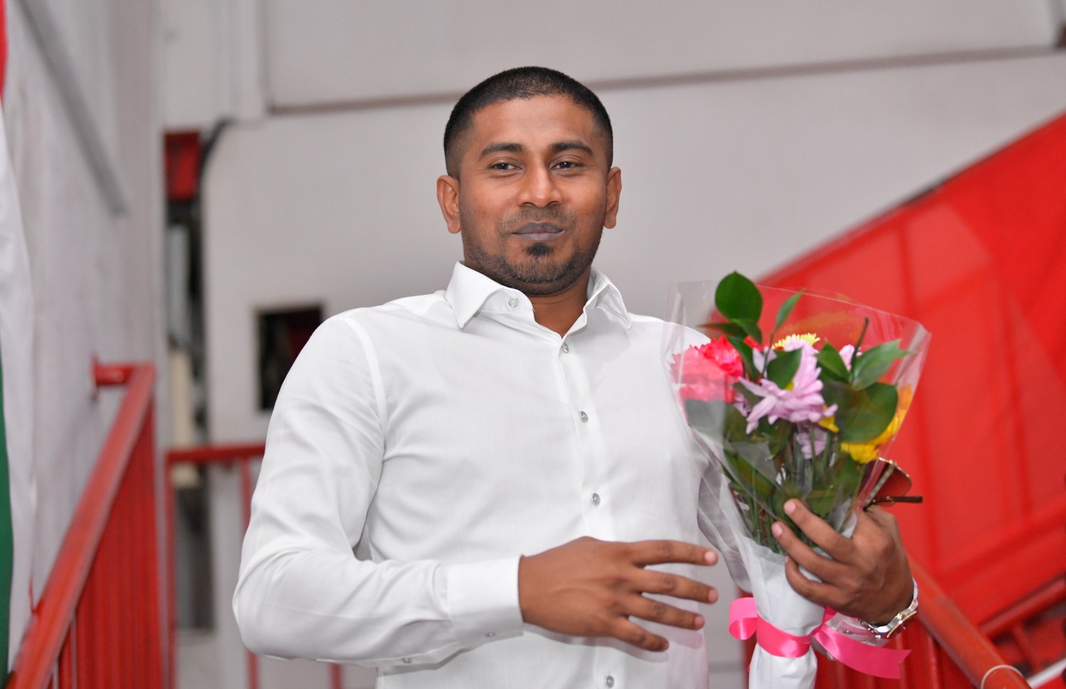 އިބޫއާއެކު އިދިކޮޅު މެންބަރުން ބޭއްވި ބައްދަލުވުމަށްފަހު މަހްލޫފް ކުނޫޒުގައި ހަރަކާތްތެރިވެވަޑައިގަންނަވަނީ: އިންތިހާބީ ރައީސް އިބޫ ވަނީ އެކްޓިން ޕޮލިސް ކޮމިޝަނާ އަބްދުﷲ ނަވާޒާއެކު ވެސް ބައްދަލުވުމެއް ބާއްވަވައިފަ -- ހުސެއިން ވަހީދު / މިހާރު ފޮޓޯ