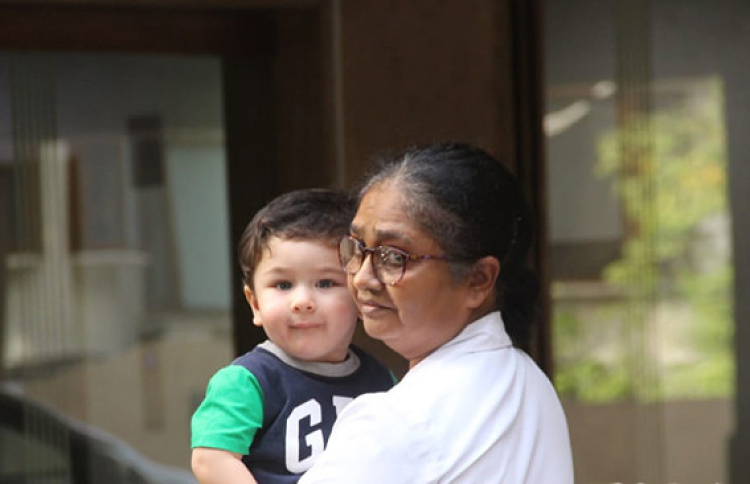 ތައިމޫރް ނެނީއާ އެކު.