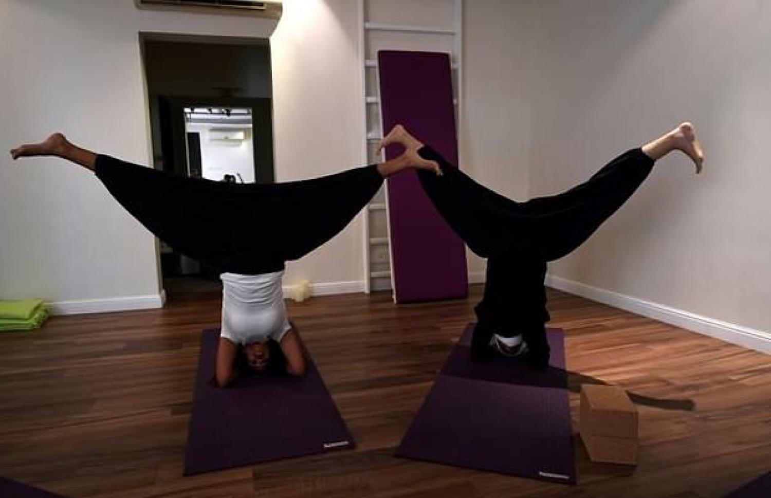 ސައުދީގެ އަންހެނުންތަކެއް ޔޯގާ ކުލާހެއްގައި.