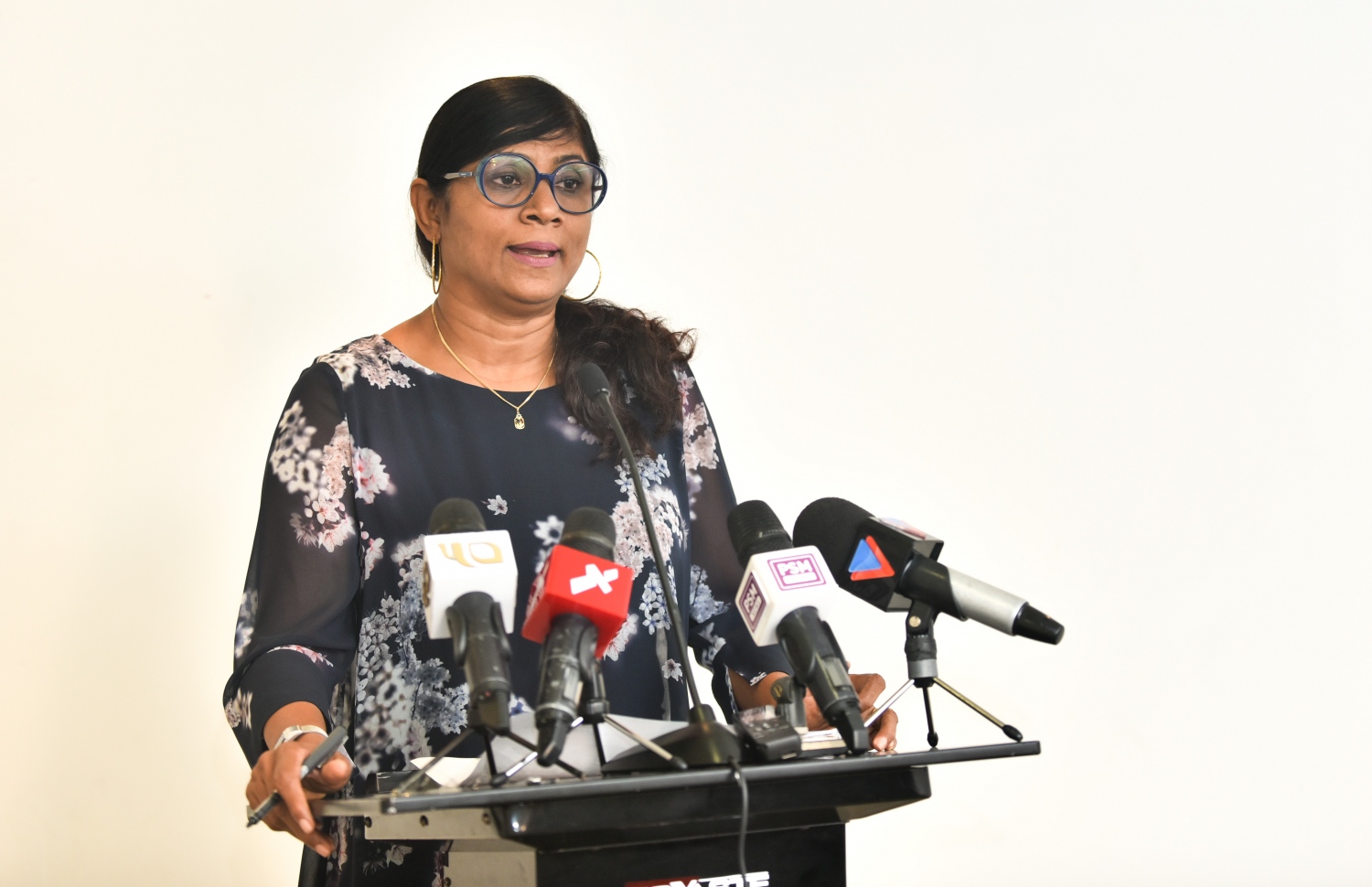 އިންތިޚާބީ ރައީސް އިބޫގެ ތަރުޖަމާން މާރިޔާ މިއަދު މީޑިއާއާ ވާހަކަ ދައްކަވަނީ.---ފޮޓޯ: ހުސައިން ވަހީދު/މިހާރު