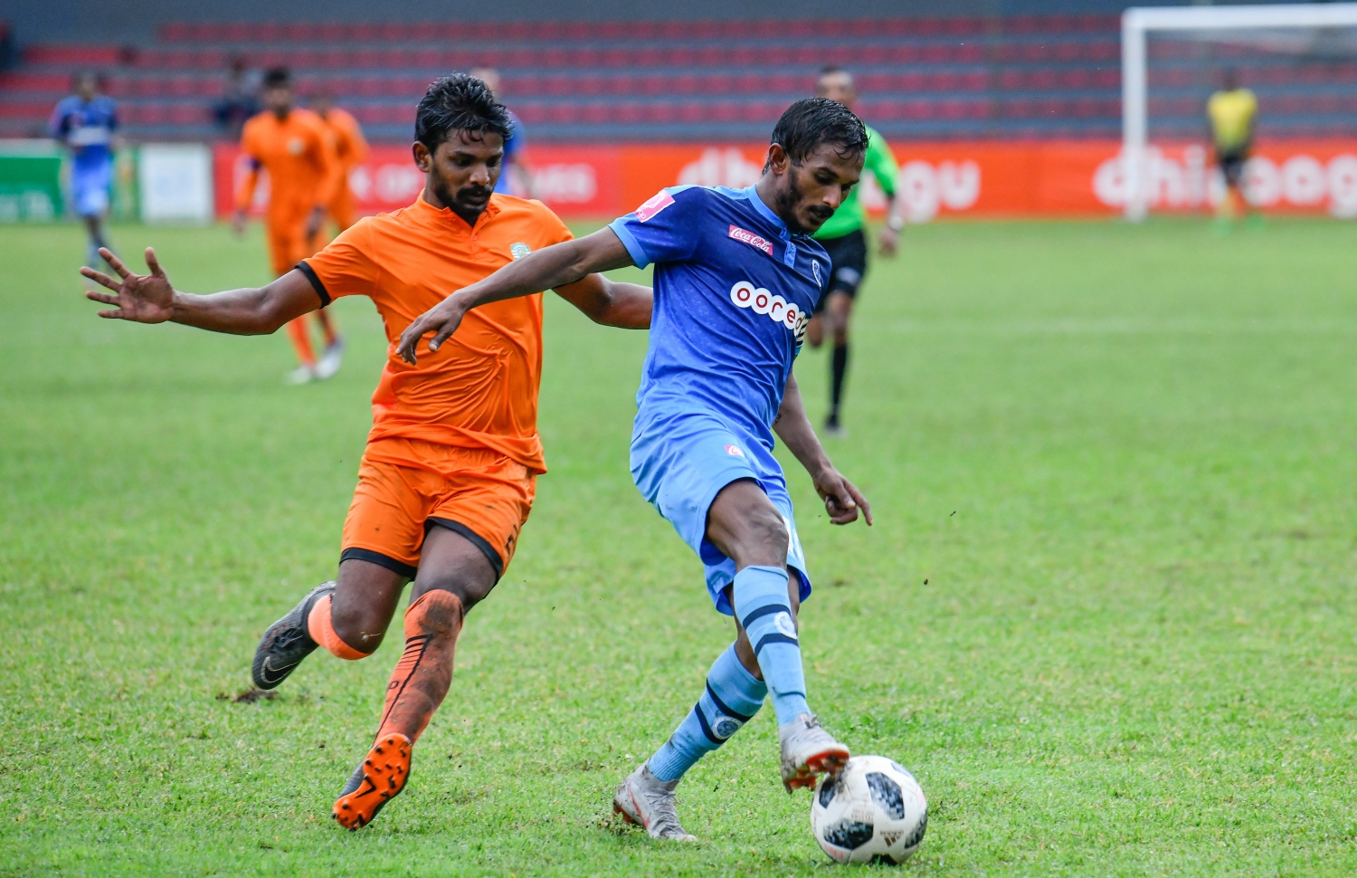 ފެހެންދޫ ކުޅުންތެރިއަކު ކައިރިން ނިއުގެ ސެންޓޭ (ކ) ބޯޅަ ހިފައިގެންދާން މަސައްކަތްކުރަނީ. -- ފޮޓޯ: ހުސެއިން ވަހީދު/ މިހާރު