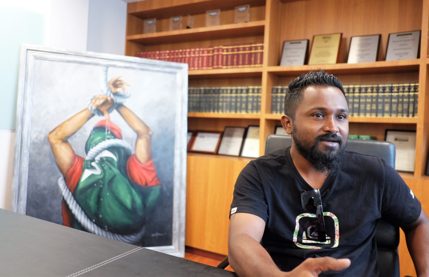 ޝައްފާން އާއި އޭނާގެ "އަހުރެން".