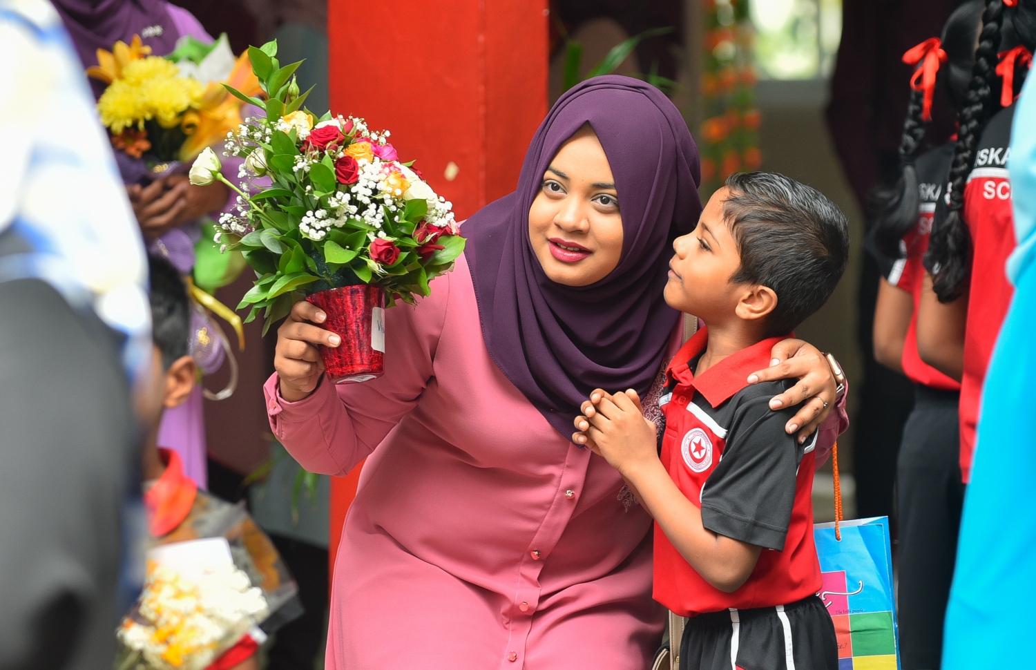 އިސްކަންދަރު ސްކޫލްގައި ޓީޗަރުންގެ ދުވަސް ފާހަގަކުރުން