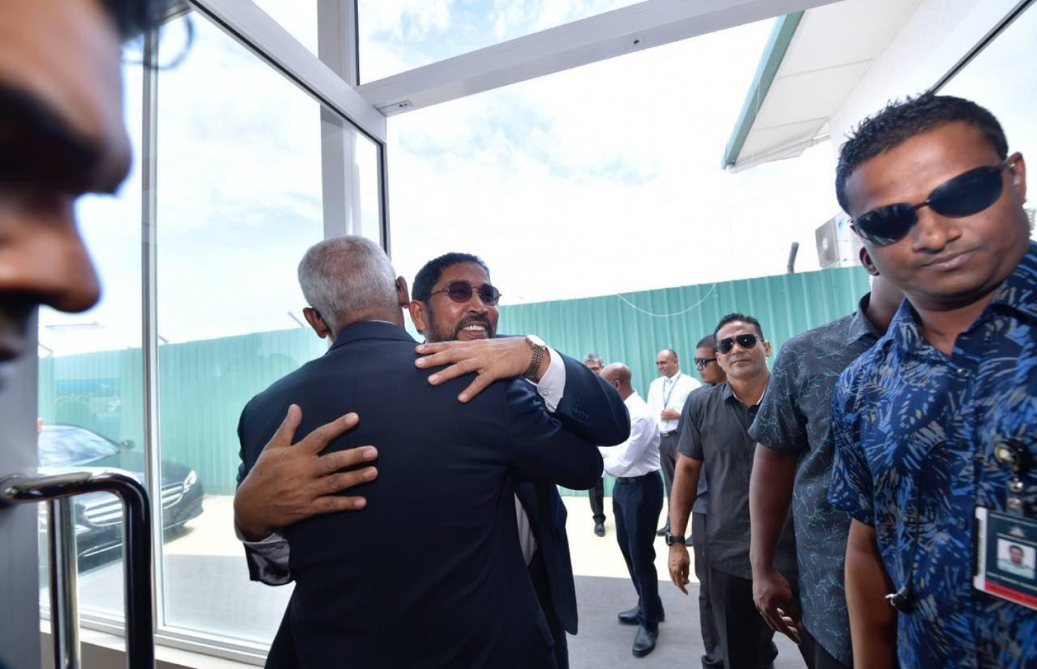 ގާސިމް މިއަދު މާލެ ވަޑައިގަތުމުން، އިންތިޚާބީ ރައީސް އިބޫ މަރުހަބާ ދަންނަވަނީ.---ފޮޓޯ: ނިޝާން އަލީ/މިހާރު