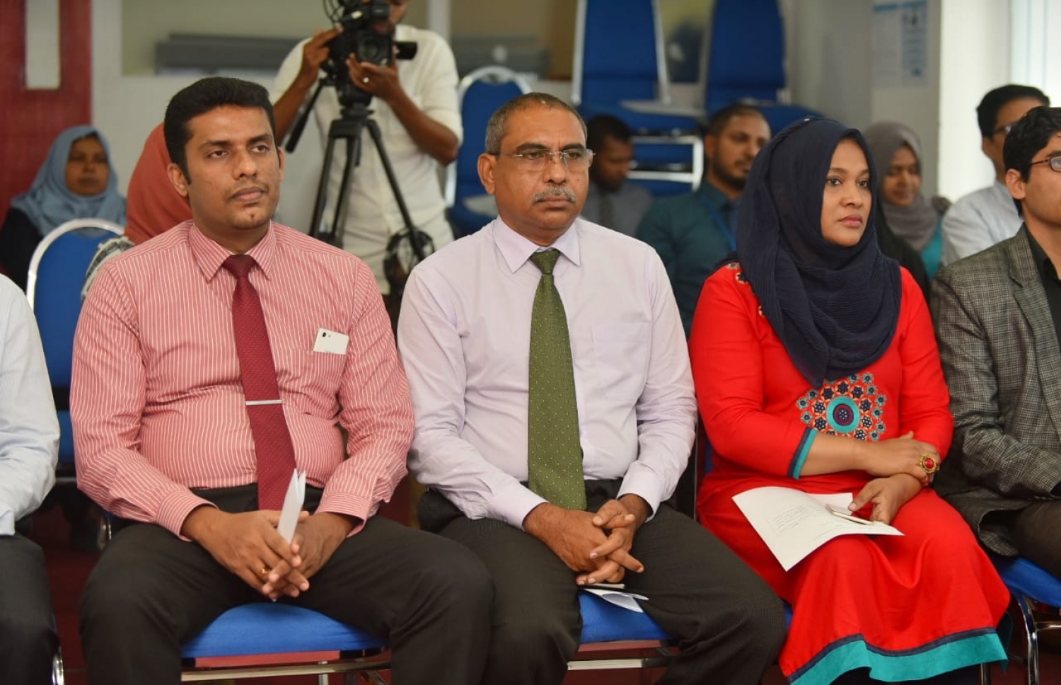 އެޗްއާރުސީއެމްގެ ބައެއް މެމްބަރުން: ޖަލު އޮޑިޓް ކޮމިޝަނުން ނެރެފައިވަނީ ހަގީގަތާ ހިލާފު މައުލޫމާތު ހިމަނައިގެން ތައްޔާރުކޮށްފައިވާ ރިޕޯޓެއްކަމަށް ބުނެފައިވޭ.--ފޮޓޯ/މިހާރު