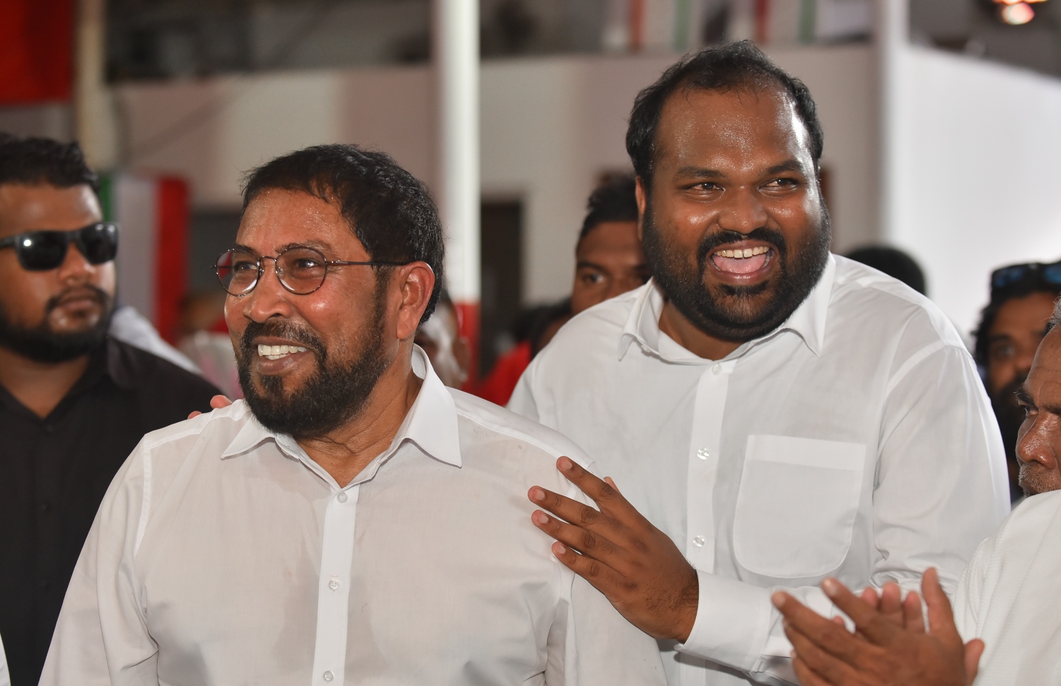 ޖުމްހޫރީ ޕާޓީގެ ލީޑަރު ގާސިމް އިބްރާހިމާއި ޓޫރިޒަމް މިނިސްޓަރު އަލީ ވަހީދު. --- ފޮޓޯ: ހުސެއިން ވަހީދު/ މިހާރު