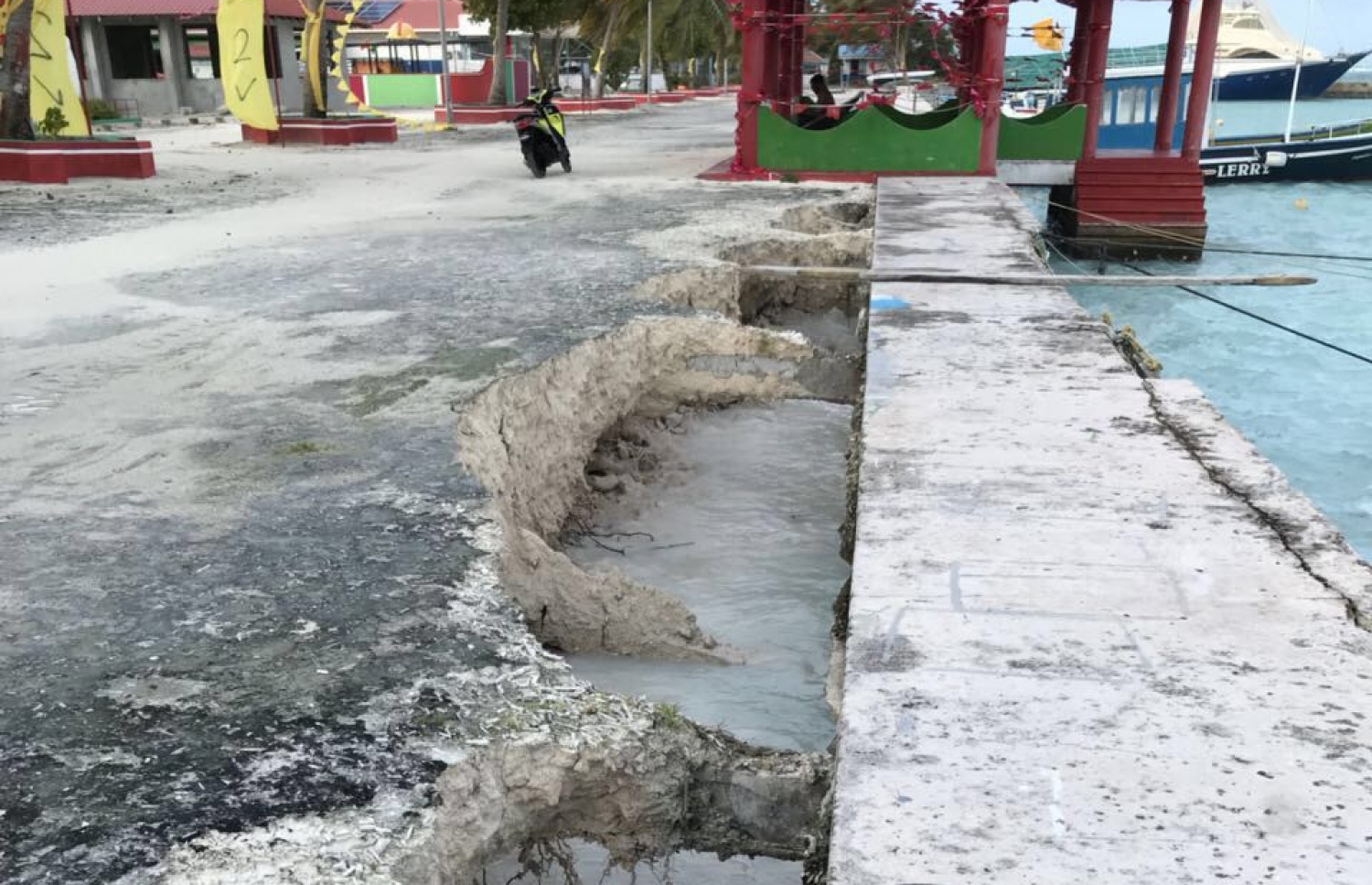 ގުރައިދޫގެ ބަނދަރު ހަލާކުވެފައި.-- ފޮޓޯ: ސޯޝަލް މީިޑިއާ