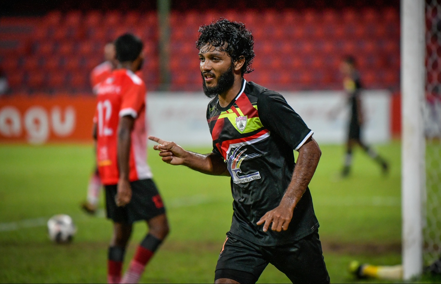 އީގަލްސް އަށް ލަނޑެއް ކާމިޔާބު ކޮށްދިނުމަށް ފަހު ކުރޯ އުފާފާޅުކުރަނީ. -- ފޮޓޯ: ނިޝާން އަލީ/ މިހާރު