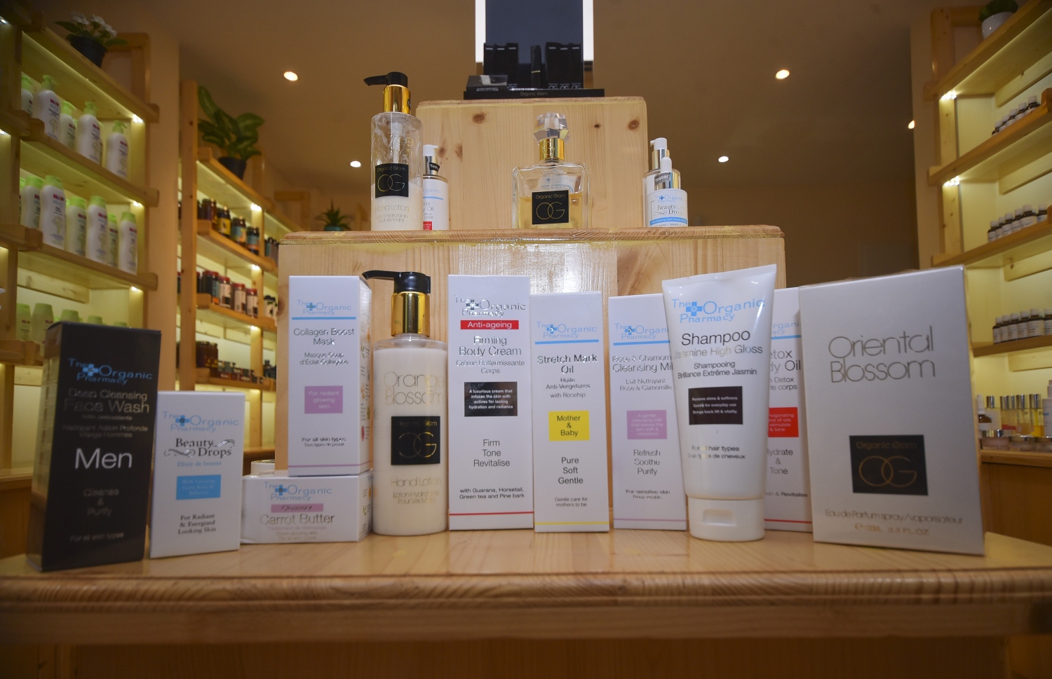 "ދި އޯގޭނިކް ފާމަސީ" އިން އުފައްދާ ބައެއް ޕްރޮޑަކްޓުތައް.-- ފޮޓޯ: އަހުމަދު ނިޝާތު/ މިހާރު