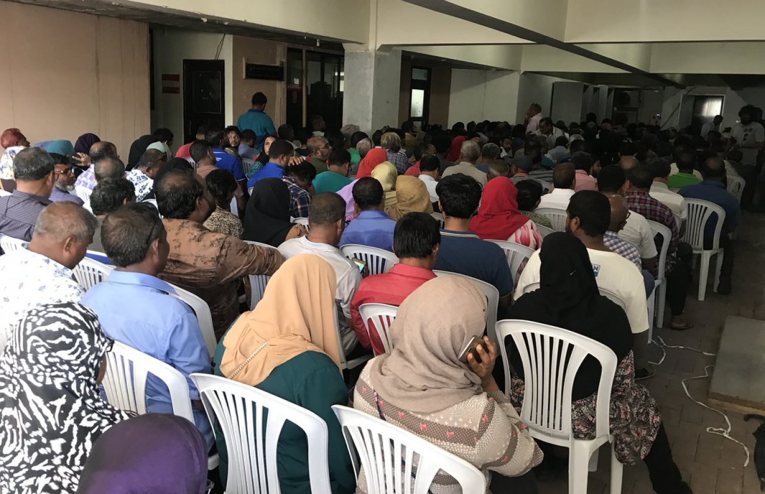 ގޯތި ގަންނަން އެދި ފޯމު ނަގަން ހައުސިން މިނިސްޓްރީގައި މިއަދު ބަޔަކު ކިޔޫގައި. --ފޮޓޯ/ސޯޝަލްމީޑިއާ