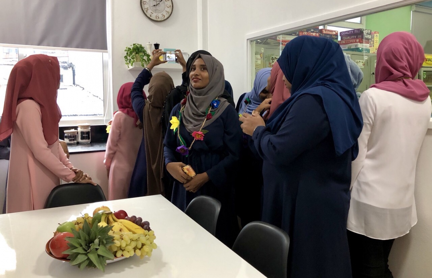 ޓީޗަރުން އިއްޔެ ހެނދުނު ސައި ކޮޓަރި ބަލައިލަނީ