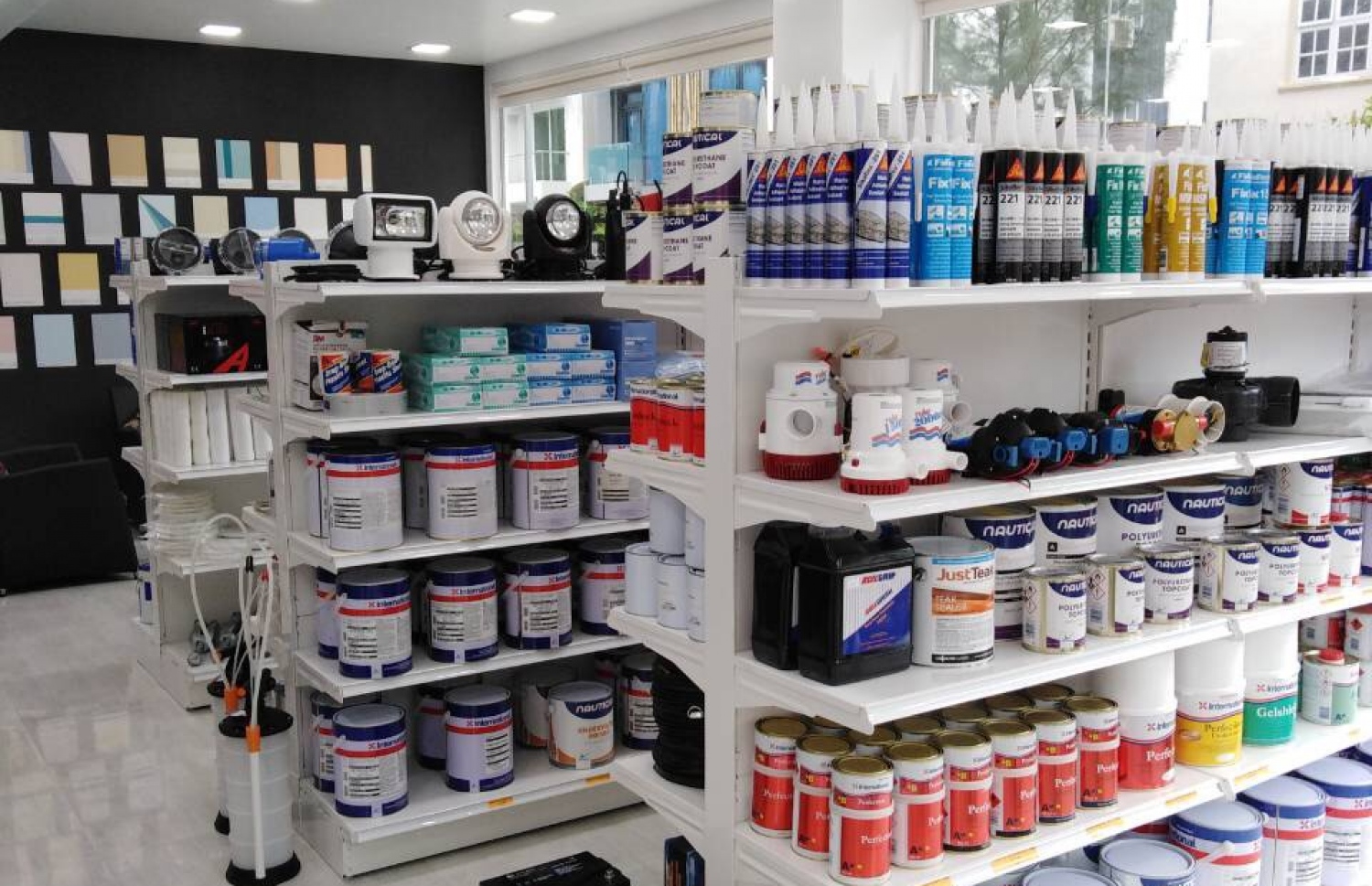 ހުޅުމާލޭގައި ހުޅުވި ސީގަލް މެރިން ފިހާރައިން ވިއްކާ ބައެއް ތަކެތި.