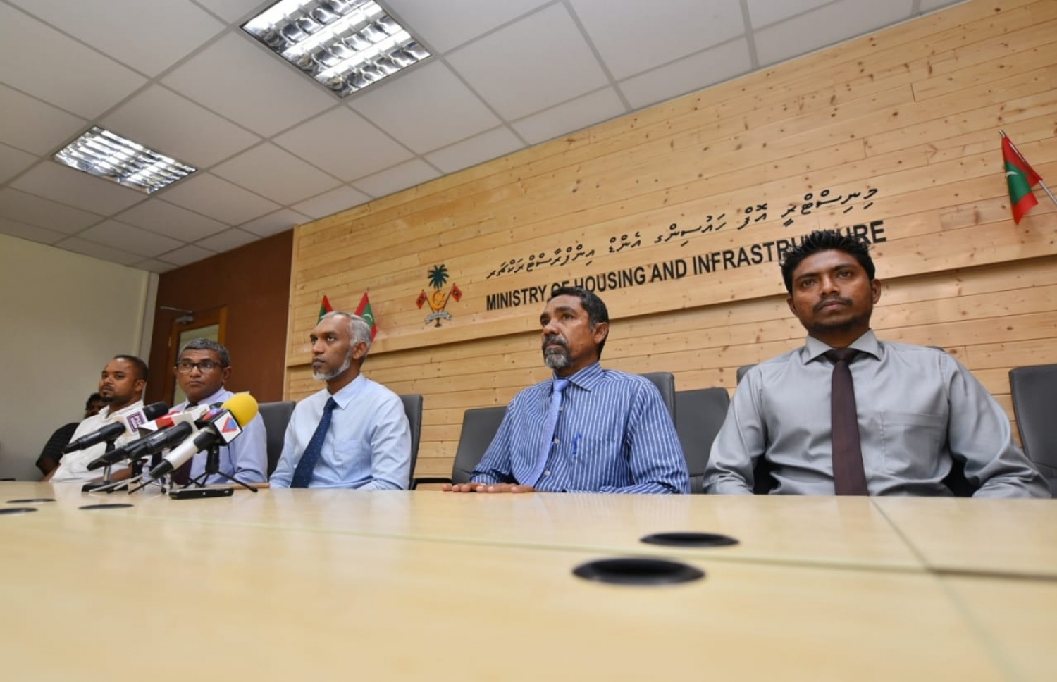 ހައުސިން މިނިސްޓަރު ޑރ. މުއިއްޒު މިހާރު ކުރިއަށް ގެންދަވާ ނިއުސް ކޮންފަރެންސްގެ ތެރެއިން.---ފޮޓޯ: ހުސައިން ވަހީދު/މިހާރު