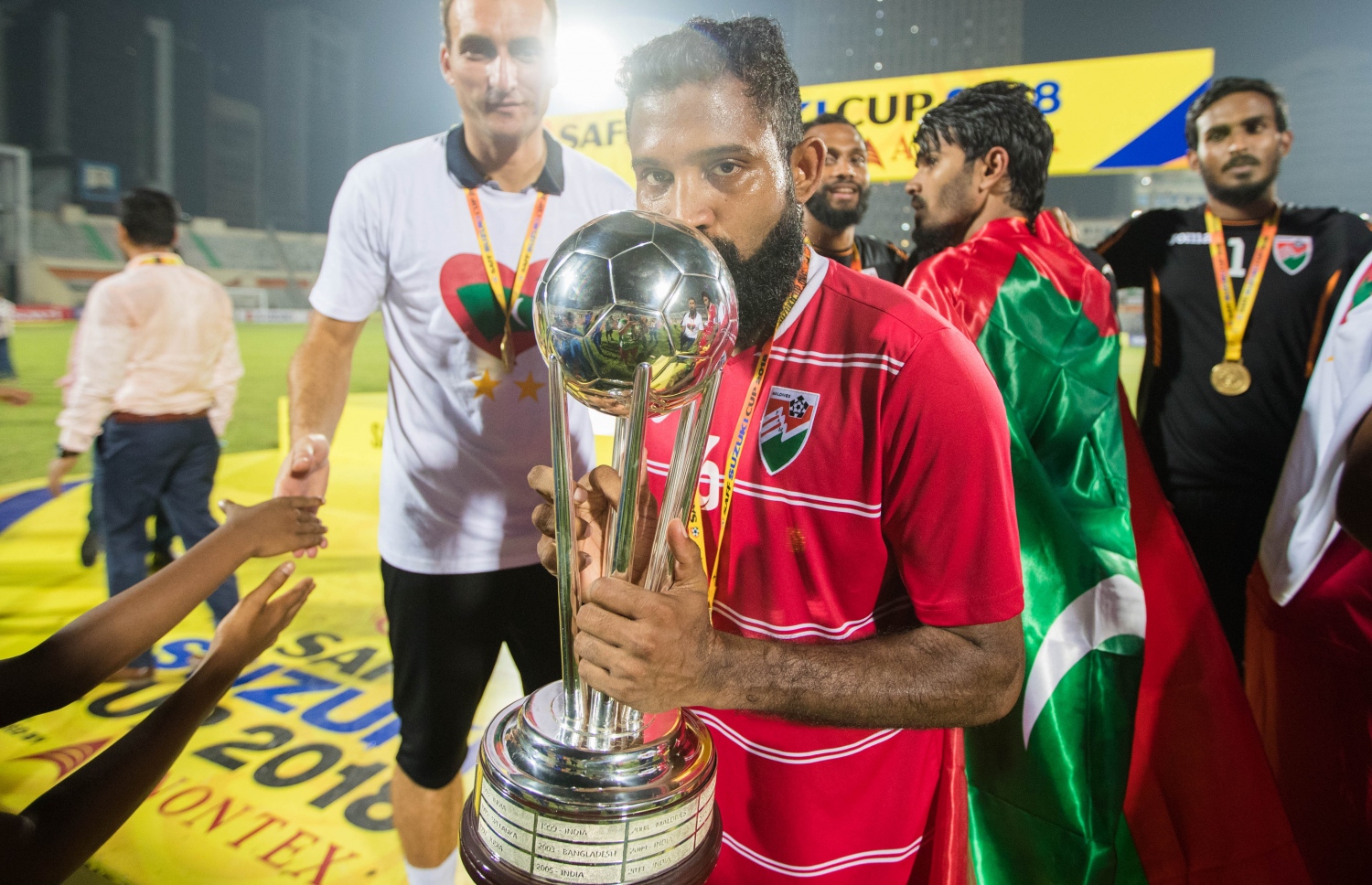 ބަކާ ސާފް ސުޒުކީ ކަޕްގެ ތަށްޓައް ބޮސްދެނީ. -- ފޮޓޯ: އިމޭޖަސް.އެމްވީ