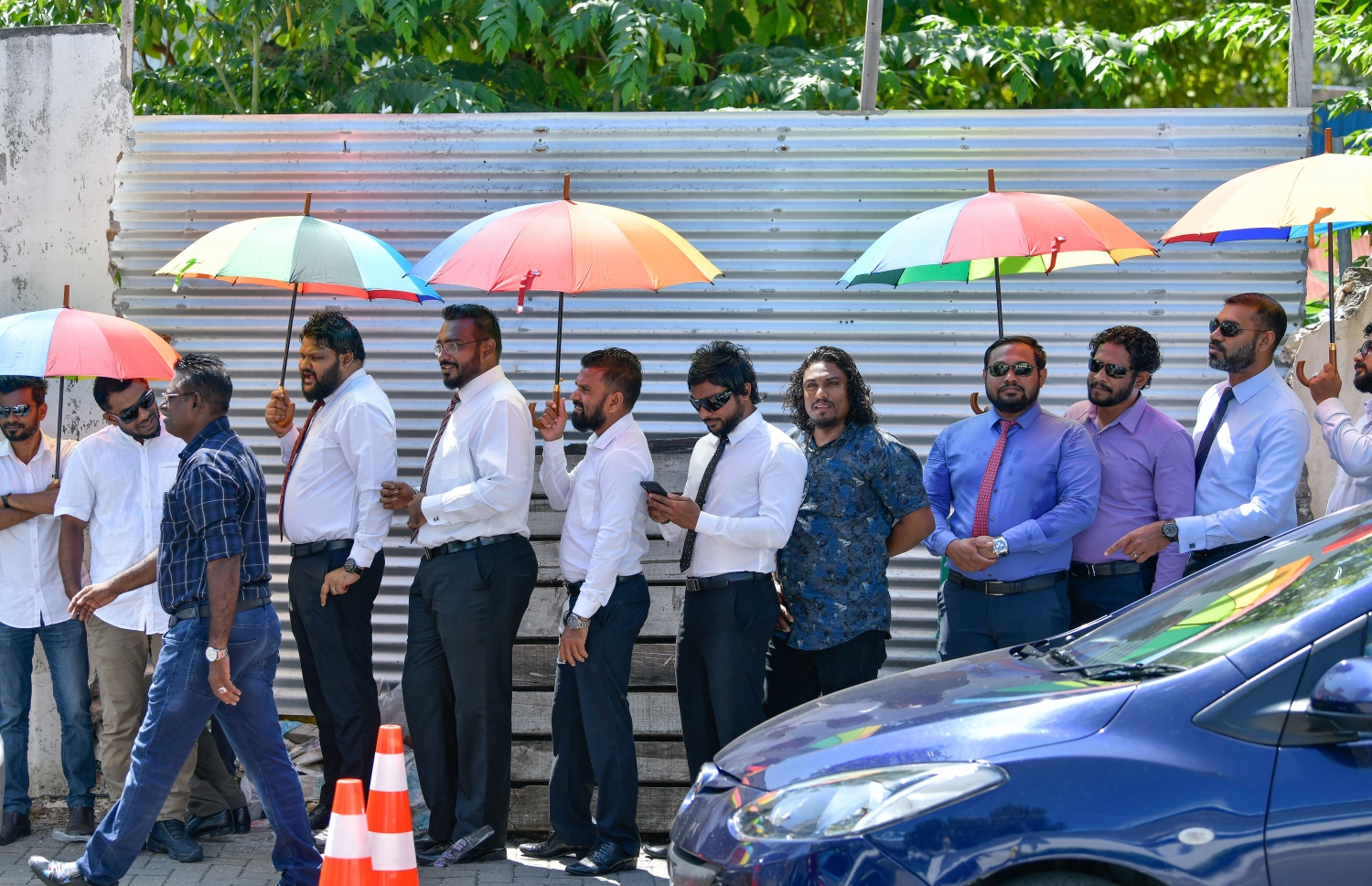 އިންތިޚާބު ބާތިލްކުރަން ހުށަހަޅާފައިވާ ޝަރީއަތަށް ވަންނަން ސުޕްރީމް ކޯޓު ދޮށުގައި ކިޔޫ ހަދާފައި. --ފޮޓޯ: ނިޝާން އަލީ/މިހާރު