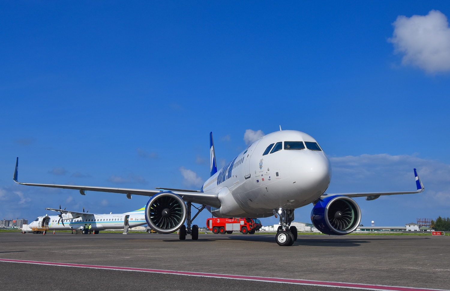 ވެލާނާ އިންޓަނޭޝަނަލް އެއާޕޯޓް: އޮކްޓޯބަރު 14، 2018: އިންޑިއާގެ މަގުބޫލު އެއާލައިނެއް ކަމަށްވާ ގޯއެއާގެ ދަތުރުތައް ރަސްމީކޮށް ރާއްޖެއަށް ފެށުމުގެ ގޮތުން މުމްބާއީން ވެލާނާ އިންޓަނޭޝަނަލް އެއާޕޯޓަށް ޖެއްސި ފުރަތަމަ ފްލައިޓް.---ފޮޓޯ: ހުސައިން ވަހީދު/މިހާރު