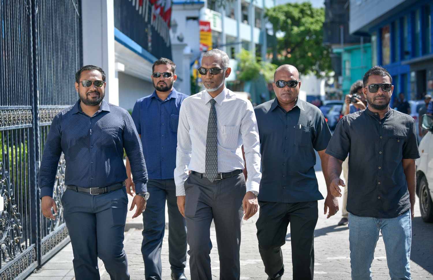 މާލެ: އޮކްޓޯބަރު 16، 2018: ހައުސިން މިނިސްޓަރު މުހައްމަދު މުއިއްޒު މިއަދުގެ އަޑުއެހުމަށް ސުޕްރީމް ކޯޓަށް ވަޑައިގަންނަވަނީ.---ފޮޓޯ: ނިޝާން އަލީ/މިހާރު