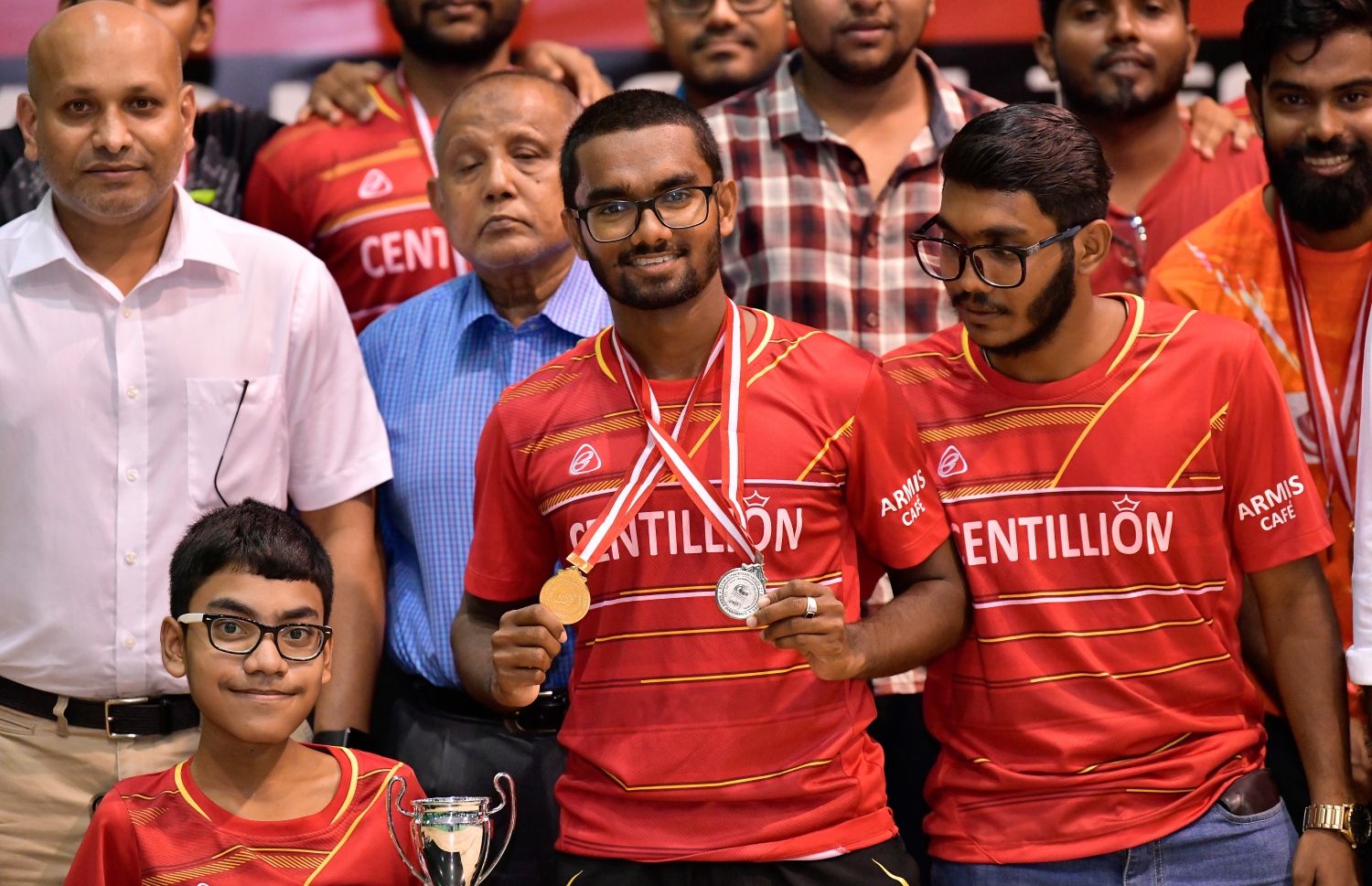 ގައުމީ މުބާރާތުގެ އިނާމް ދިނުމުގެ ރަސްމިއްޔާތަށް ފަހު ތޯއިފް (މ) އާއި ރިޝްވާން (ވ). -- ފޮޓޯ: ނިޝާން އަލީ/ މިހާރު