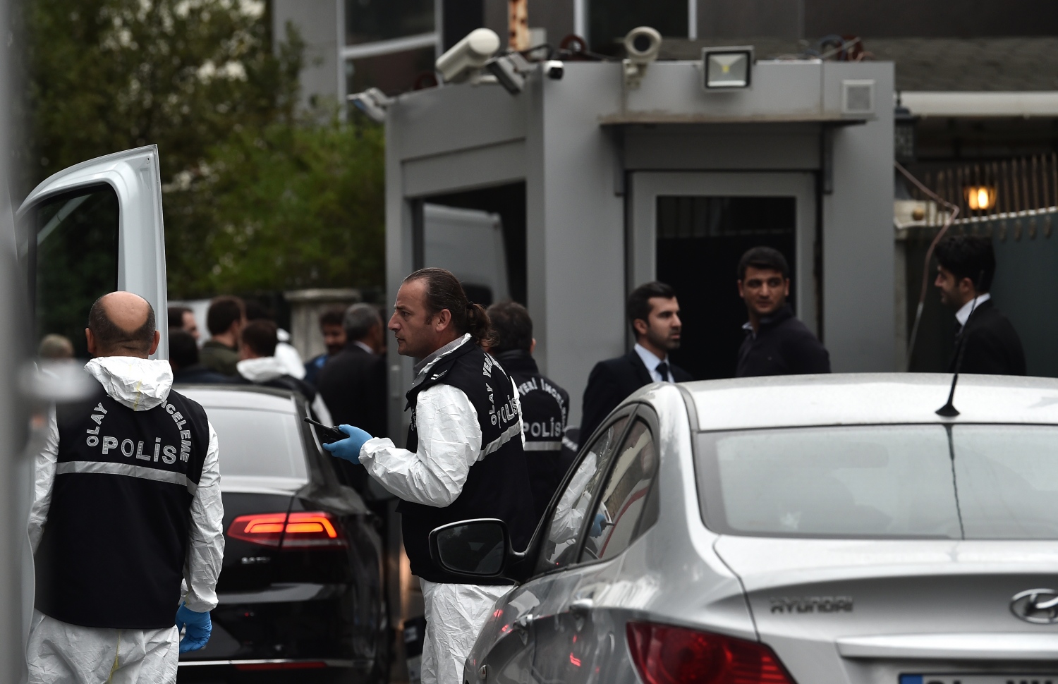 އިސްތަންބޫލްގައި ހުންނަ ސައުދީ ކޮންސިއުލޭޓުން ބައެއް ހެކި ހޯދުމަށް ތުރުކީގެ ފޮރެންސިކް ފުލުސް އޮފިސަރަކު ހަރަކާތްތެރި ވަނީ. --ފޮޓޯ:އޭއެފްޕީ