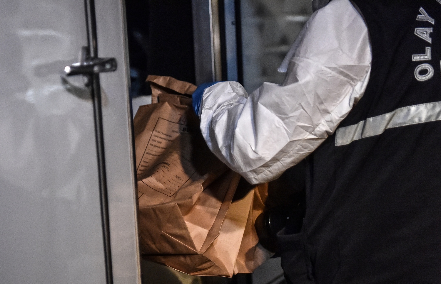 އިސްތަންބޫލްގައި ހުންނަ ސައުދީ ކޮންސިއުލޭޓުން ބައެއް ހެކި ހޯދުމަށް ތުރުކީގެ ފޮރެންސިކް ފުލުސް އޮފިސަރަކު ހަރަކާތްތެރި ވަނީ. --ފޮޓޯ:އޭއެފްޕީ