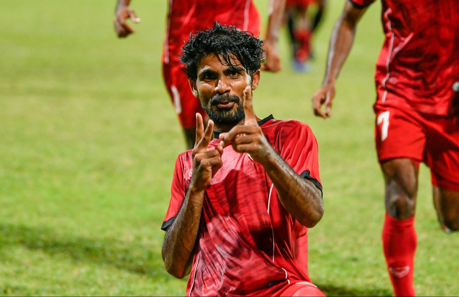 ޓީސީ އަށް ލަނޑެއް ޖަހައިދިނުމަށް ފަހު ސައްޓު އުފާފާޅުކުރަނީ. -- ފޮޓޯ: ހުސެއިން ވަހީދު/ މިހާރު