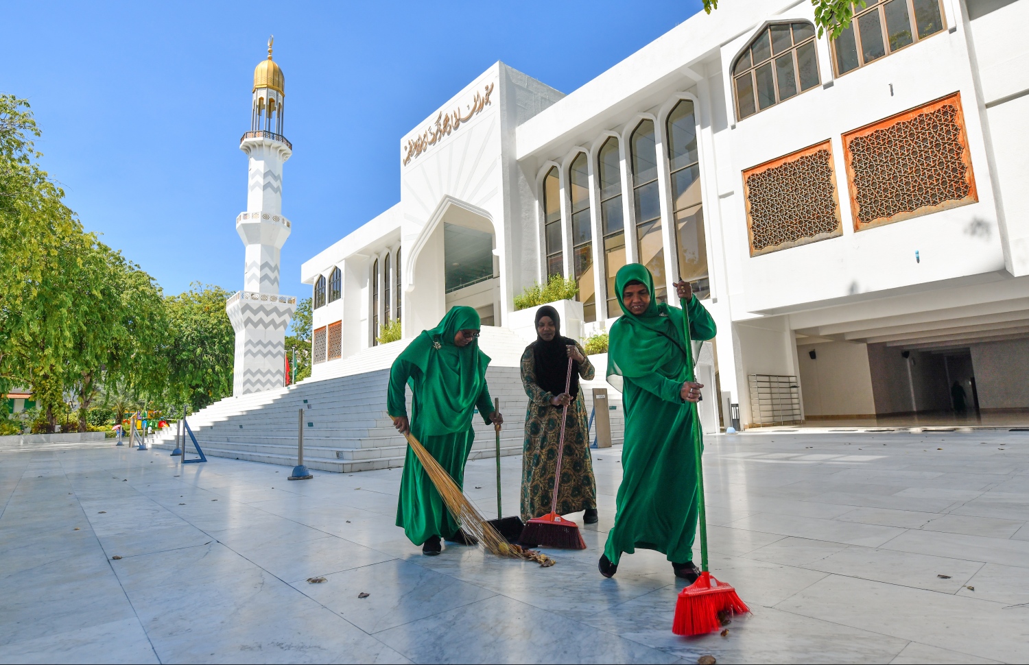 އިސްލާމީ މަރުކަޒުގެ އާދަޔާ ހިލާފު އަންހެނުން