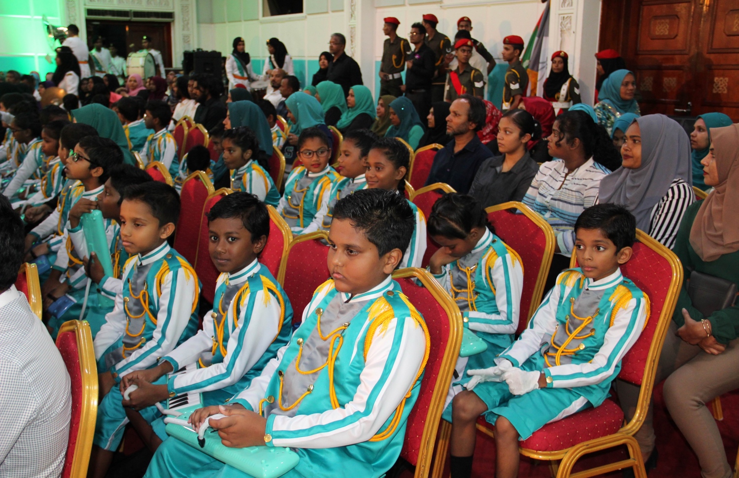 މާލެ: އޮކްޓޯބަރު 20، 2018: ދަރުބާރުގޭގައި ބޭއްވި އަހުމަދިއްޔާ އިންޓަނޭޝަނަލް ސްކޫލުގެ އިނާމު ދިނުމުގެ ޖަލްސާގައި، އެ ސްކޫލުގެ ދަރިވަރުންތަކެއް ބައިވެރިވަނީ.-- ފޮޓޯ: އަހުމަދިއްޔާ އިންޓަނޭޝަންލް ސްކޫލް