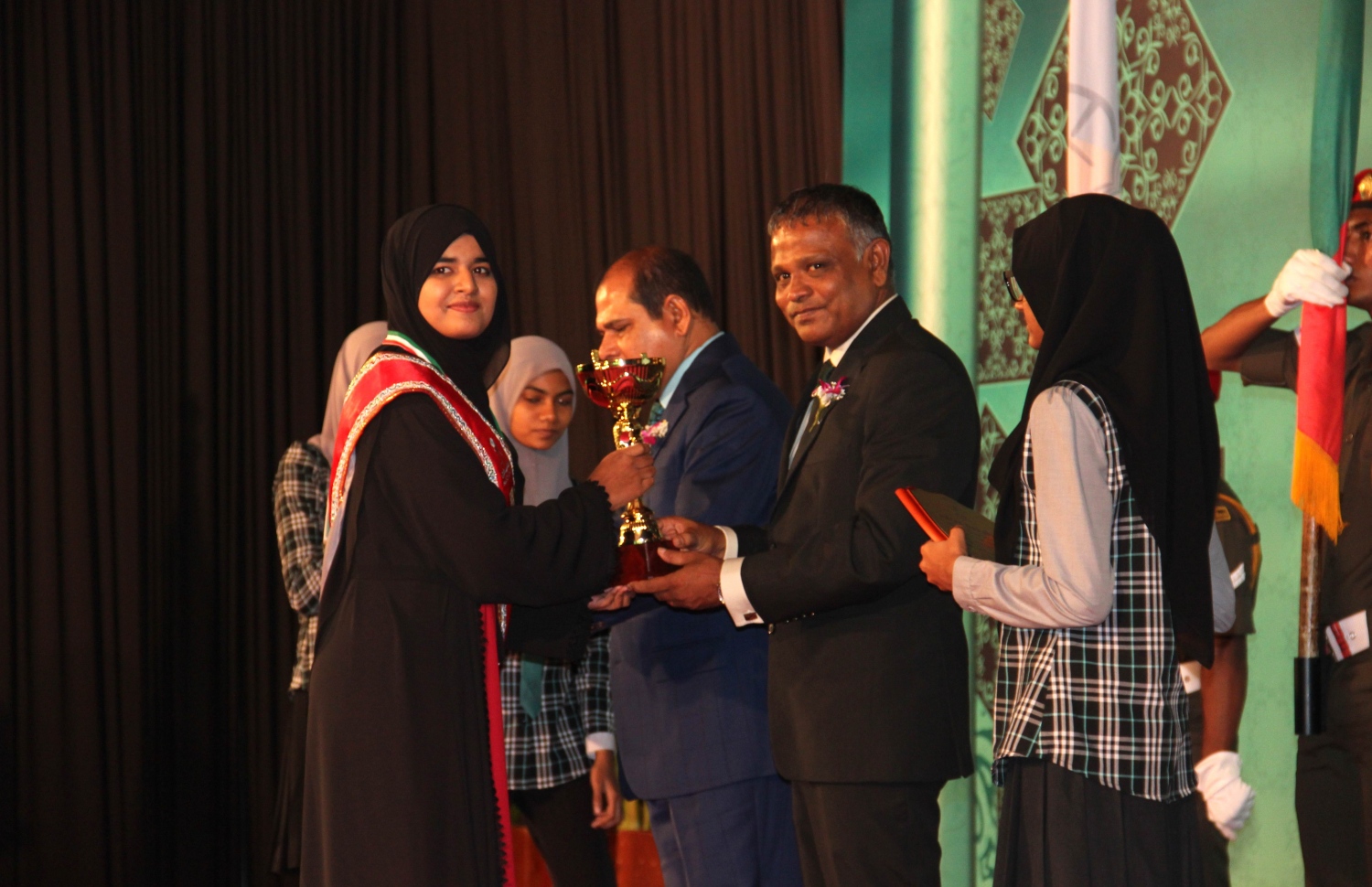 އަހުމަދިއްޔާ އިންޓަނޭޝަނަލް ސްކޫލުގެ އިނާމުދިނުމުގެ ޖަލްސާ