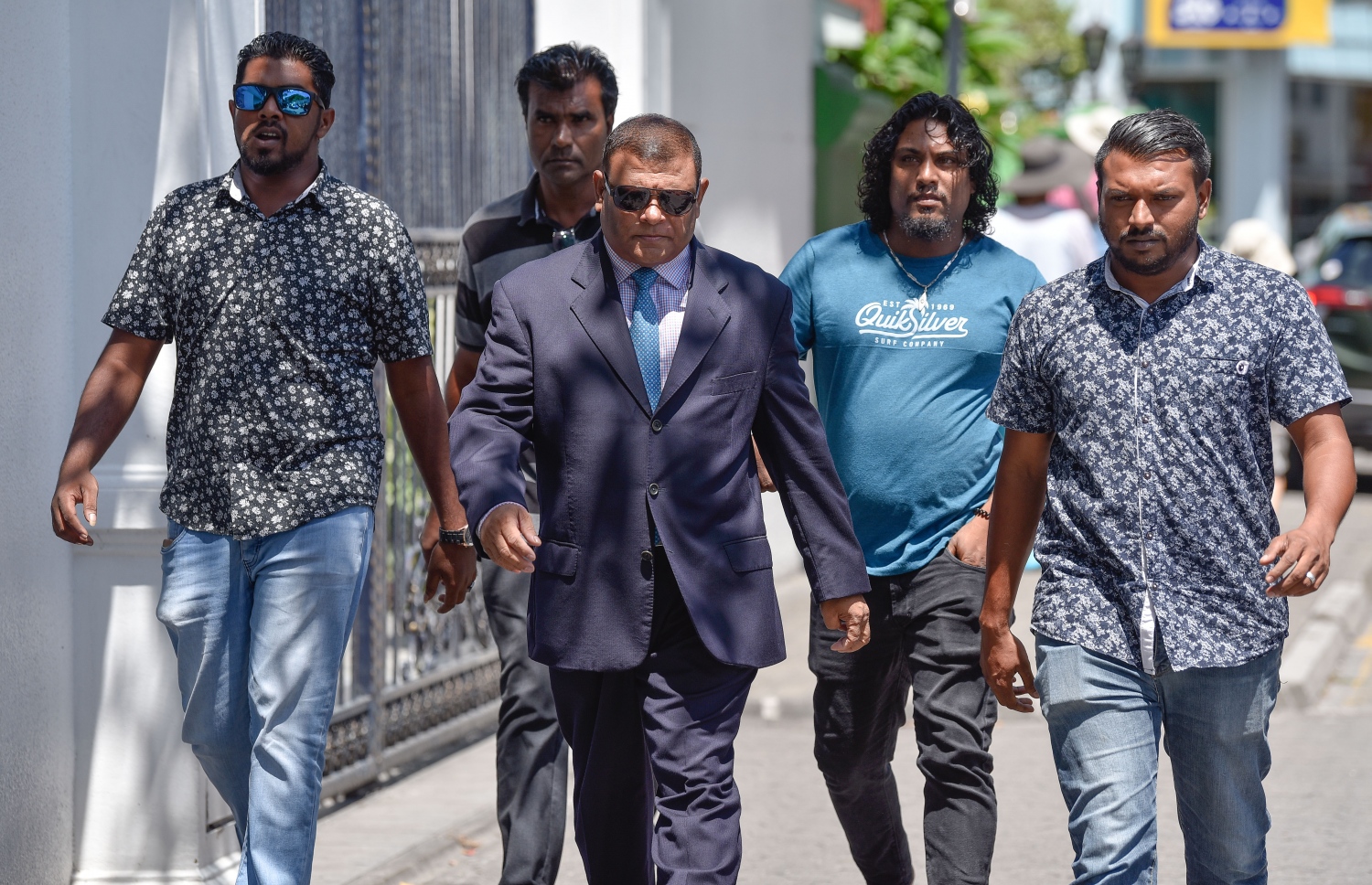 މާލެ: އޮކްޓޯބަރު 21، 2018- މިދިޔަ މަހުގެ 23 ގައި ބޭއްވި ރިޔާސީ އިންތިޚާބު ބާތިލްކޮށްދިނުމަށް އެދިވަޑައިގެން، ޕީޕީއެމްގެ ކެންޑިޑޭޓު ރައީސް އަބްދުﷲ ޔާމީން ސުޕްރީމް ކޯޓަށް ހުށަހެޅުއްވި މައްސަލައިގެ ޝަރީއަތުގެ އަޑުއެހުމަށް ރައީސް ޔާމީންގެ ގާނޫނީ ވަކީލު ރޭނީސް ސަލީމް ސުޕްރީމް ކޯޓަށް ވަޑައިގަންނަވަނީ.---ފޮޓޯ: ނިޝާން އަލީ/މިހާރު